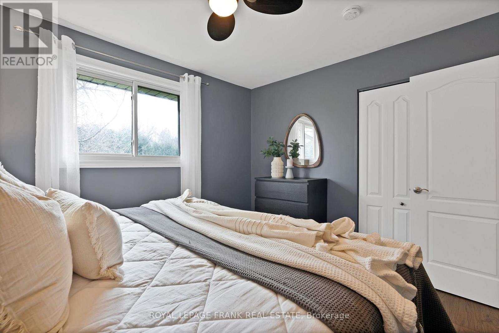 












33 YORK STREET

,
Georgina (Baldwin),




Ontario
L0C1L0

