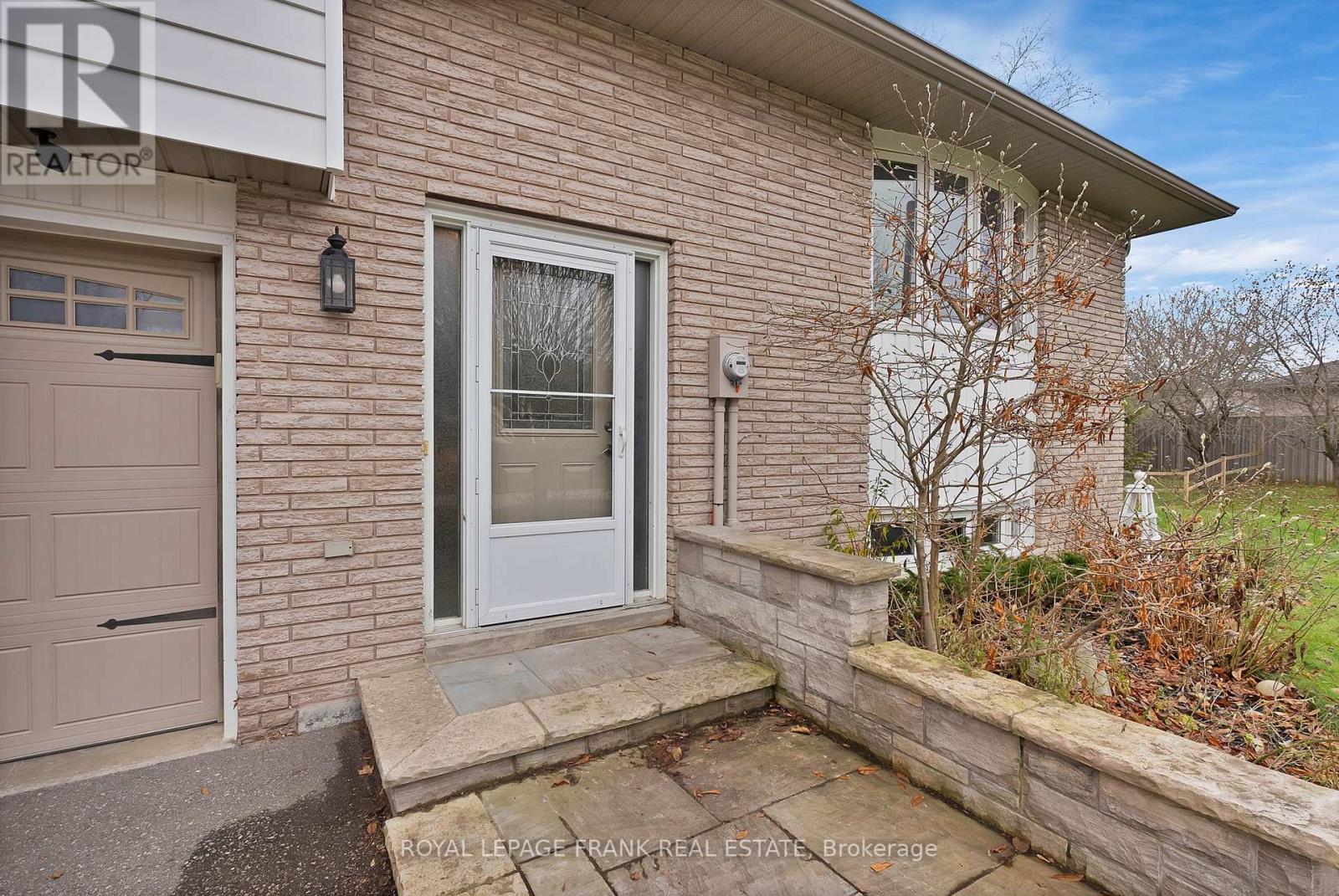 












33 YORK STREET

,
Georgina (Baldwin),




Ontario
L0C1L0

