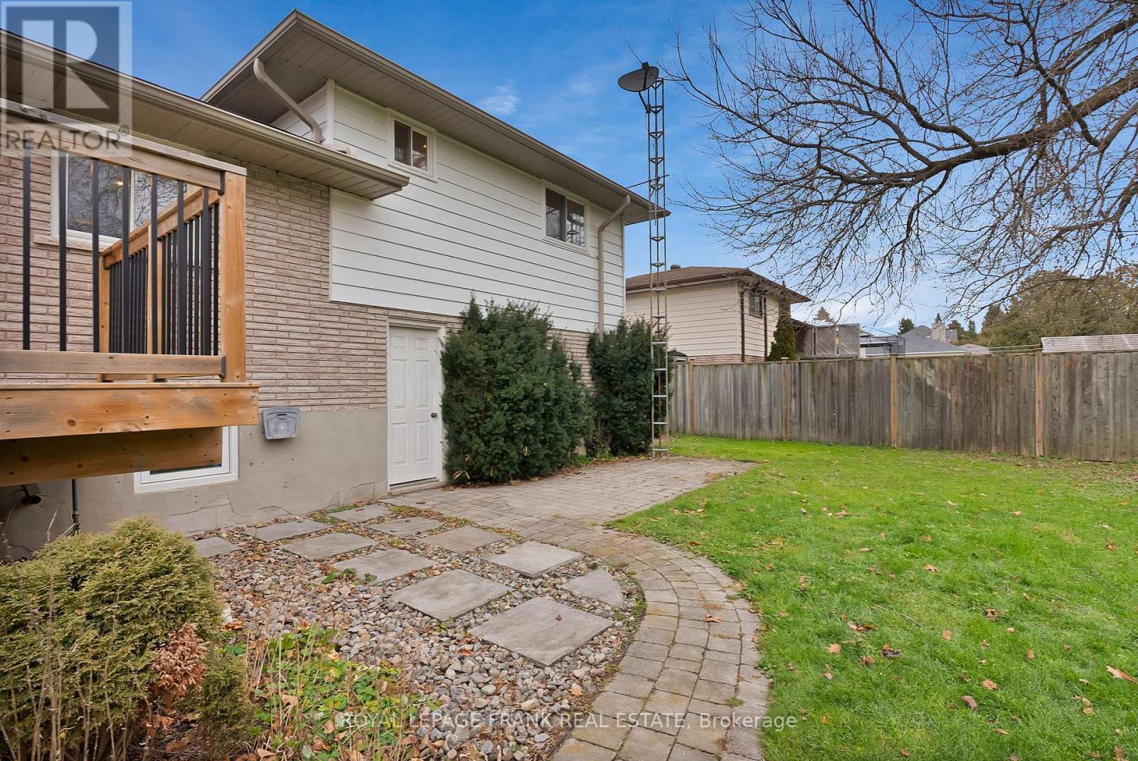 












33 YORK STREET

,
Georgina (Baldwin),




Ontario
L0C1L0

