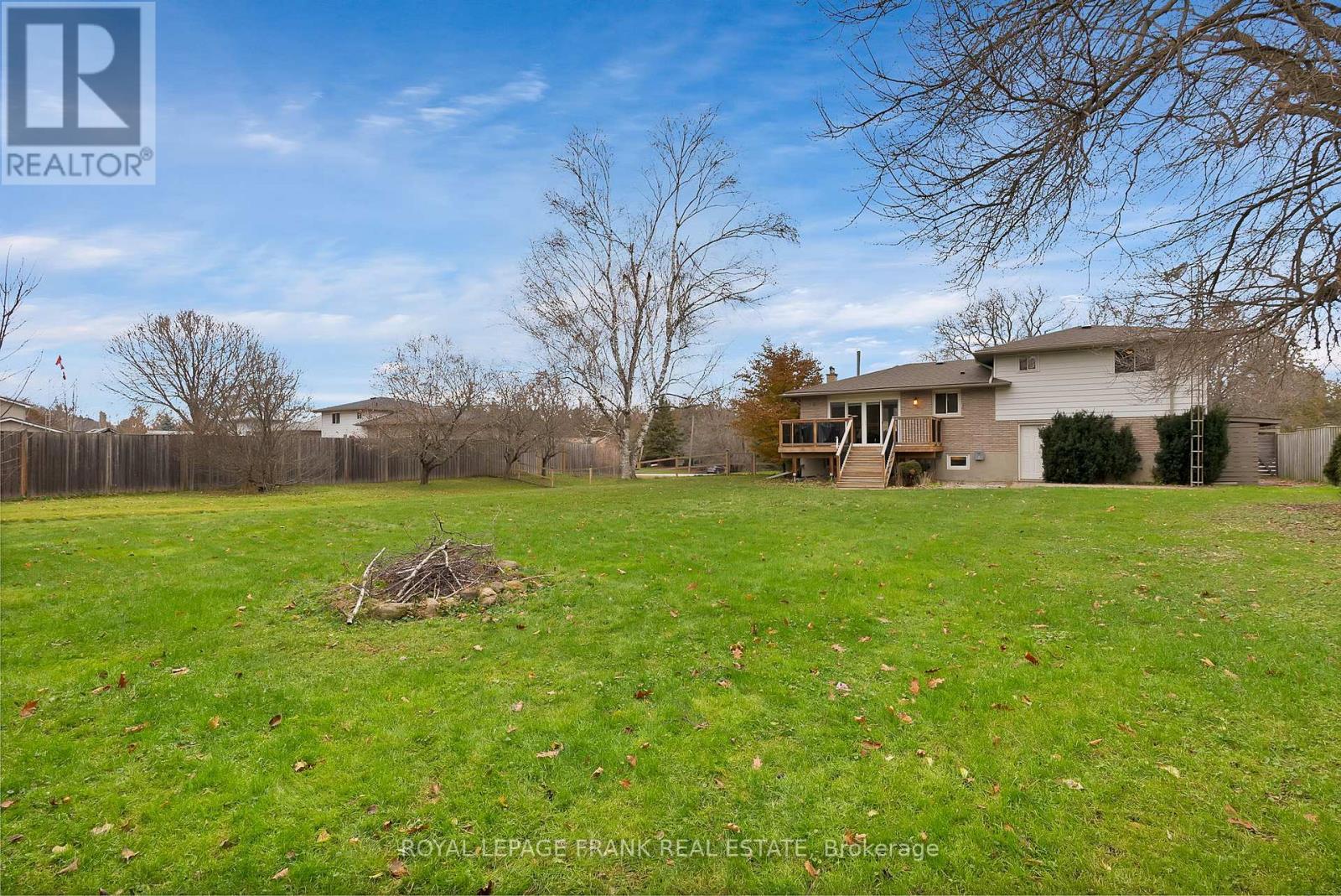 












33 YORK STREET

,
Georgina (Baldwin),




Ontario
L0C1L0

