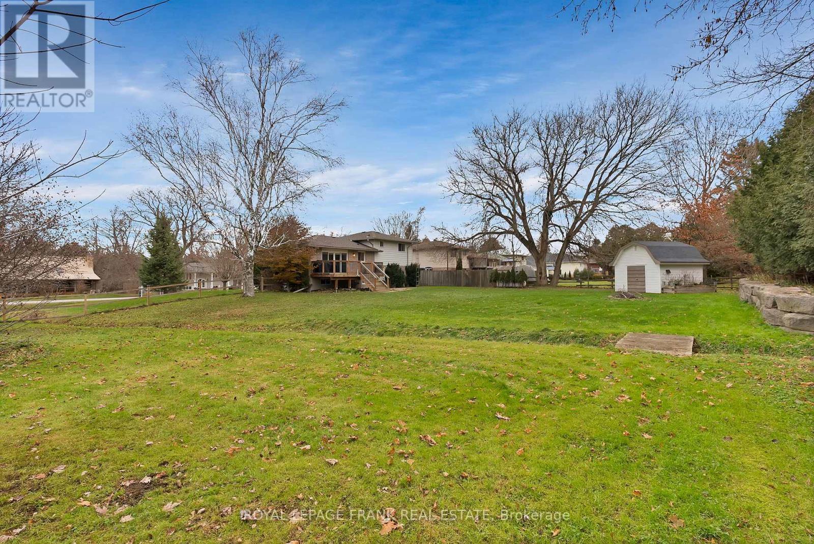 












33 YORK STREET

,
Georgina (Baldwin),




Ontario
L0C1L0

