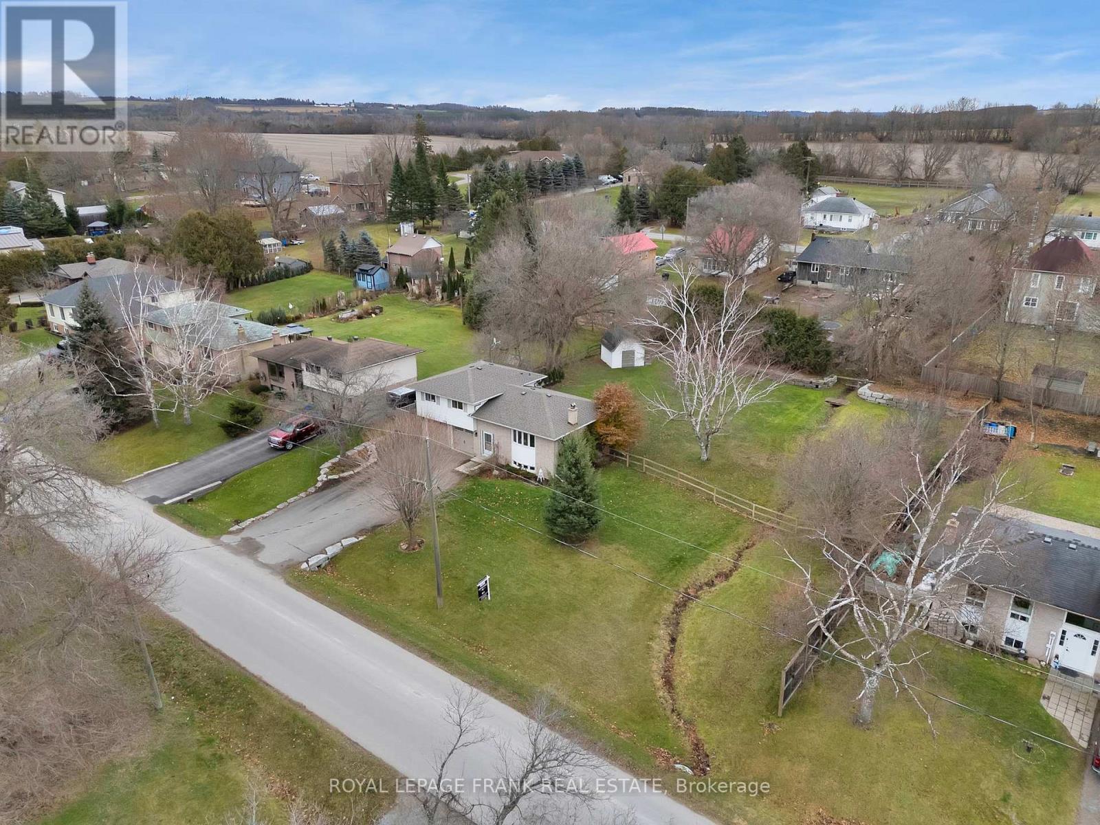 












33 YORK STREET

,
Georgina (Baldwin),




Ontario
L0C1L0

