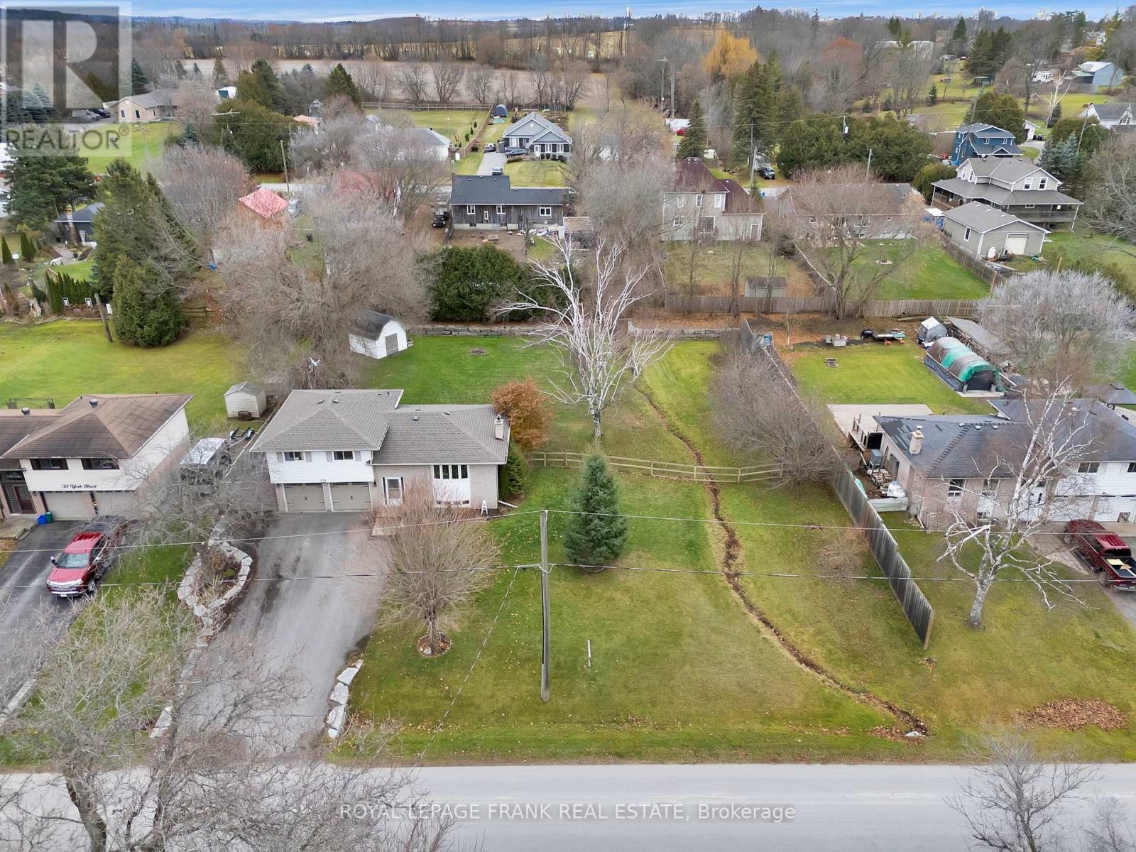 












33 YORK STREET

,
Georgina (Baldwin),




Ontario
L0C1L0

