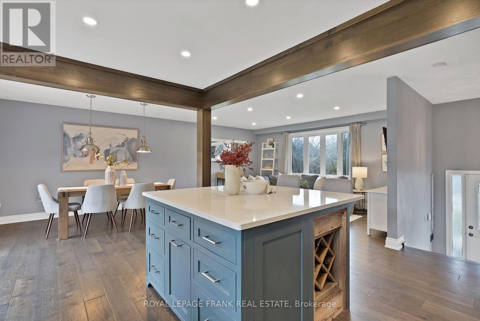 












33 YORK STREET

,
Georgina (Baldwin),




Ontario
L0C1L0

