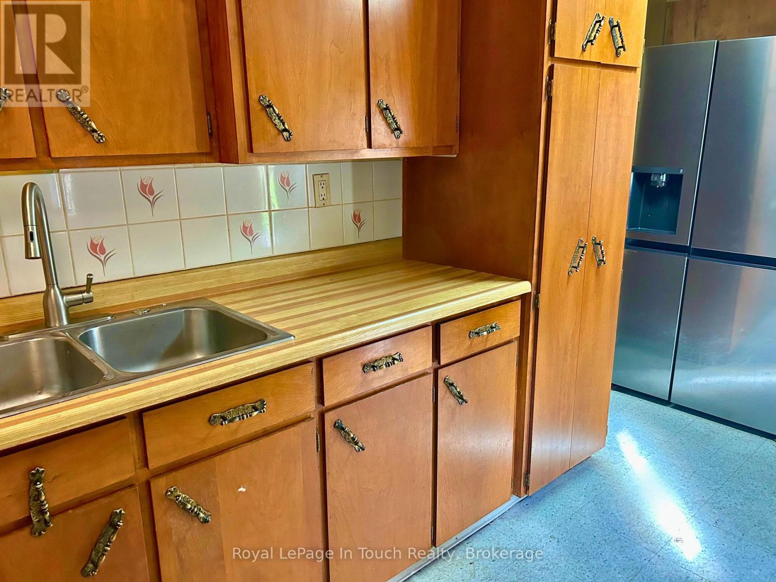 












77 KING ROAD

,
Tay (Waubaushene),




Ontario
L0K2C0

