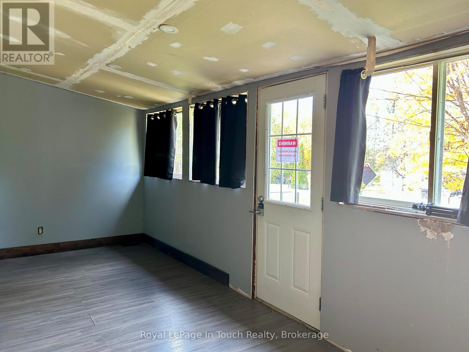 












77 KING ROAD

,
Tay (Waubaushene),




Ontario
L0K2C0

