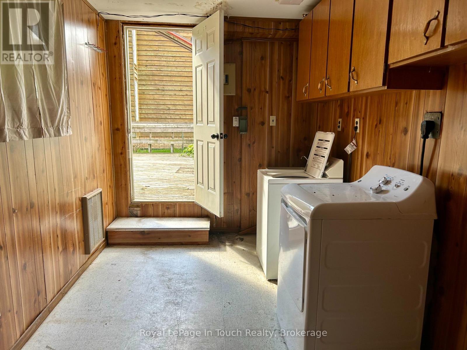 












77 KING ROAD

,
Tay (Waubaushene),




Ontario
L0K2C0

