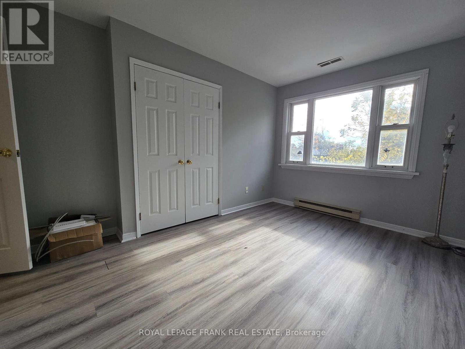 












1 - 129 KING STREET E

,
Clarington (Bowmanville),




Ontario
L1C1N6

