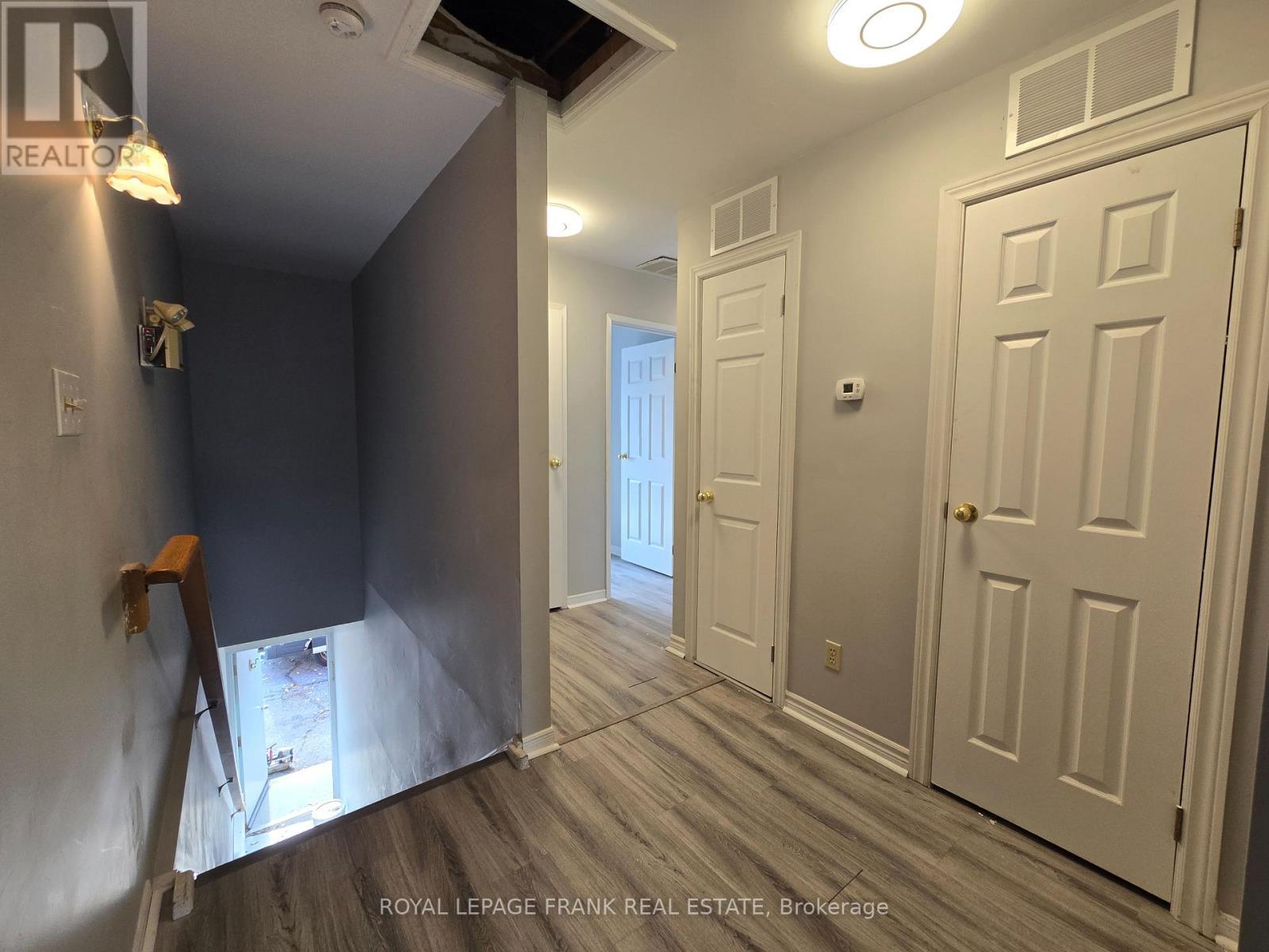 












1 - 129 KING STREET E

,
Clarington (Bowmanville),




Ontario
L1C1N6

