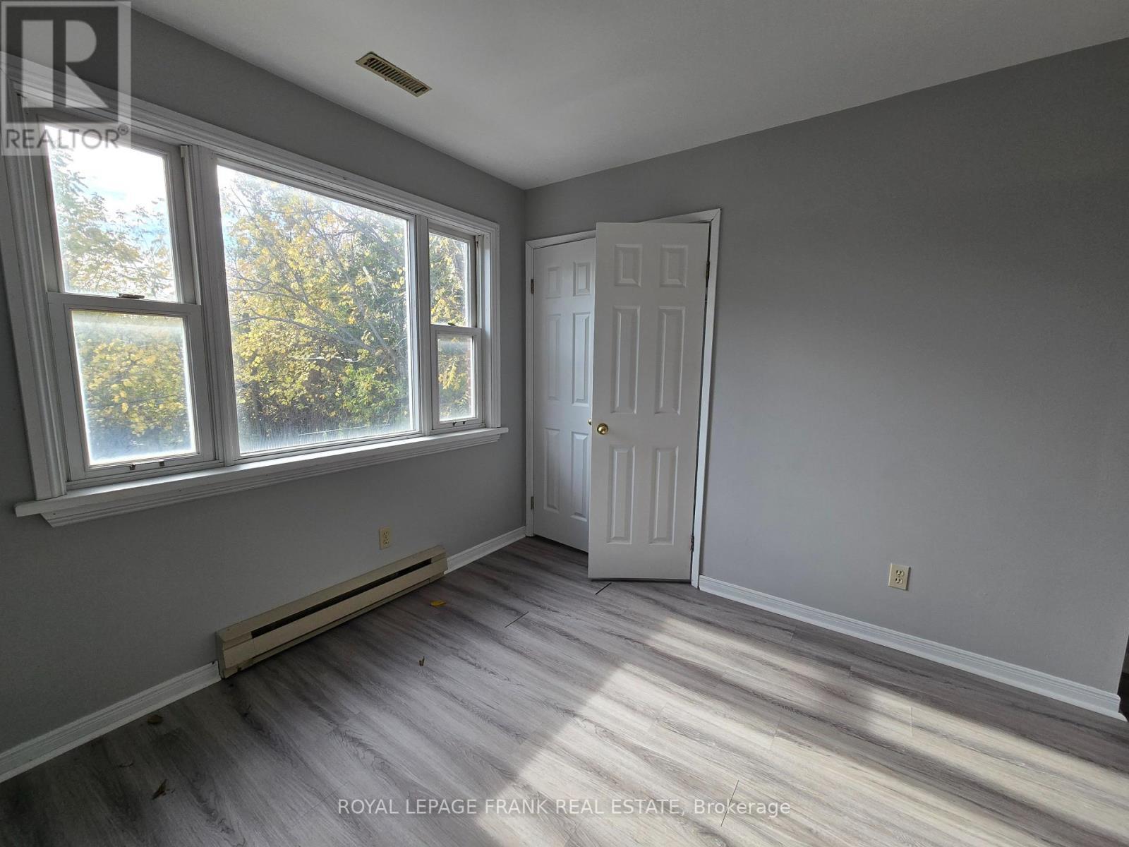 












1 - 129 KING STREET E

,
Clarington (Bowmanville),




Ontario
L1C1N6

