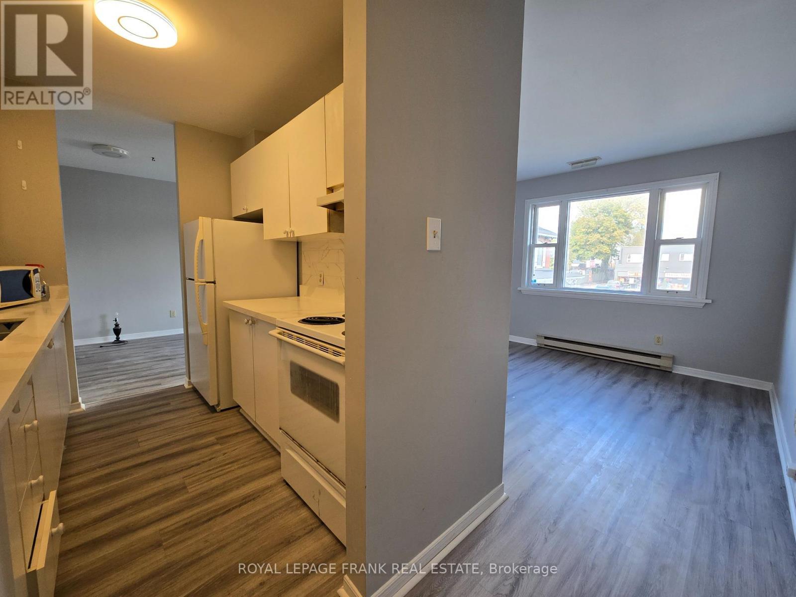 












1 - 129 KING STREET E

,
Clarington (Bowmanville),




Ontario
L1C1N6

