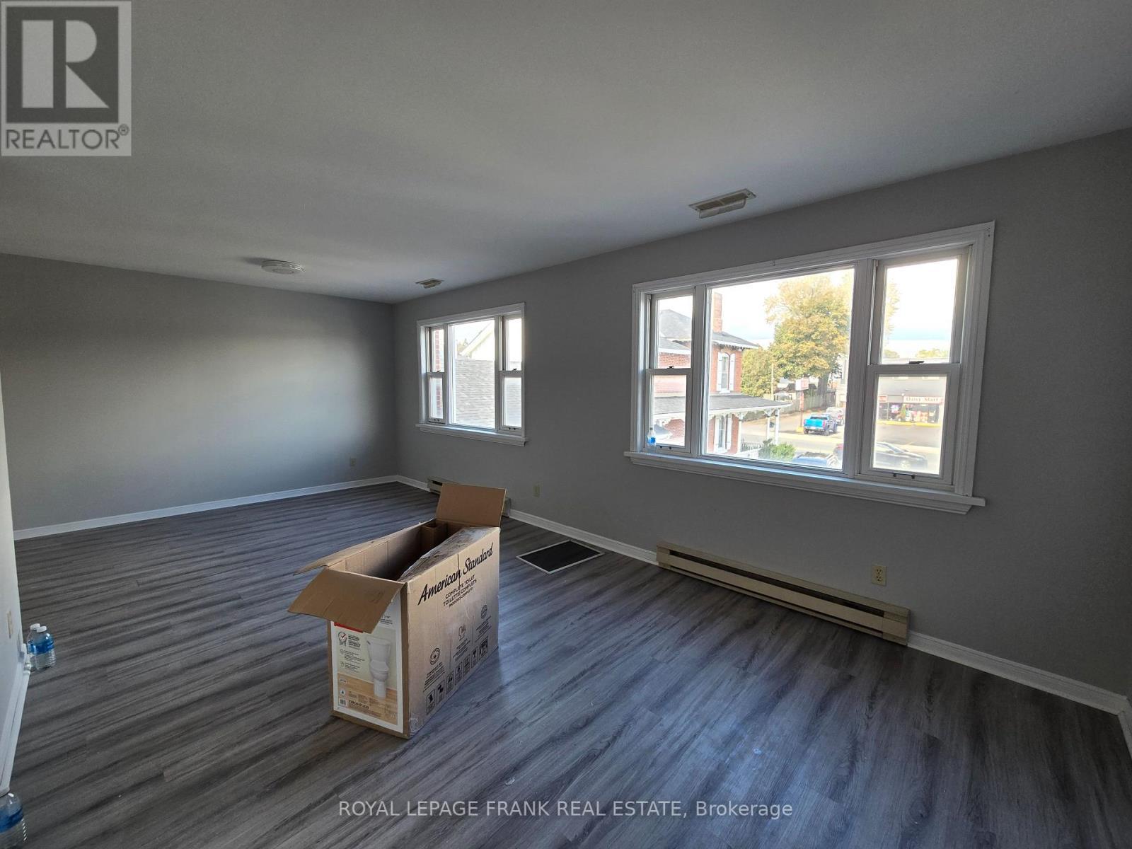 












1 - 129 KING STREET E

,
Clarington (Bowmanville),




Ontario
L1C1N6

