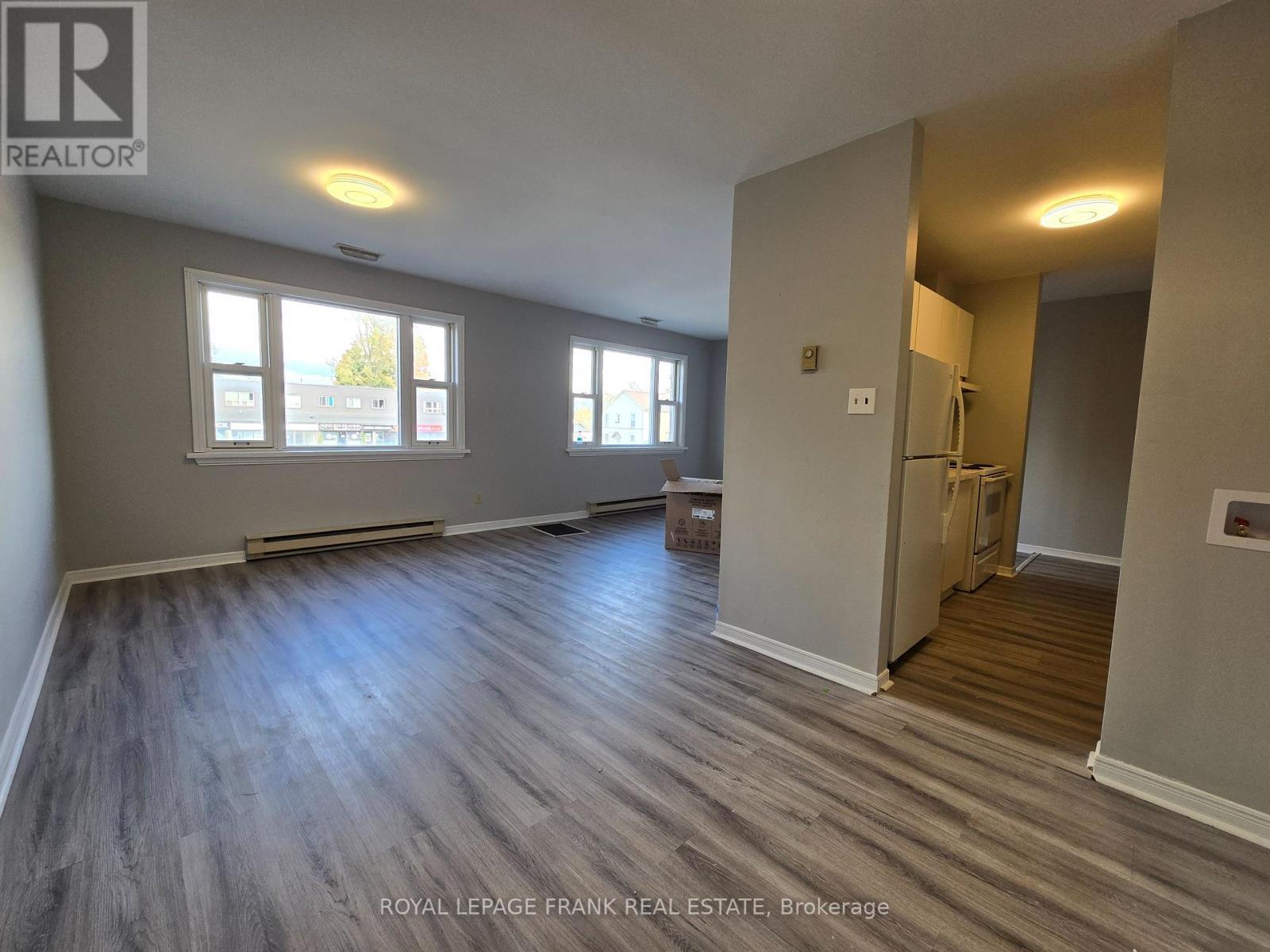 












1 - 129 KING STREET E

,
Clarington (Bowmanville),




Ontario
L1C1N6

