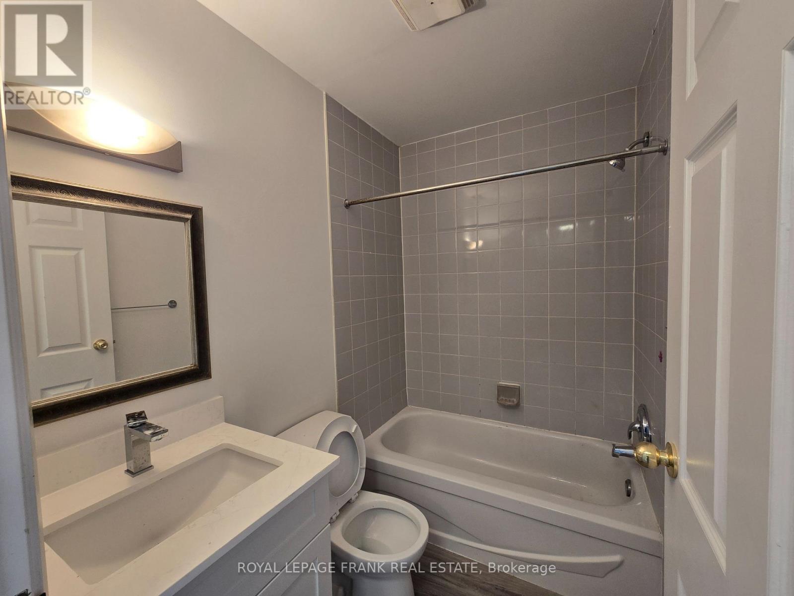












1 - 129 KING STREET E

,
Clarington (Bowmanville),




Ontario
L1C1N6

