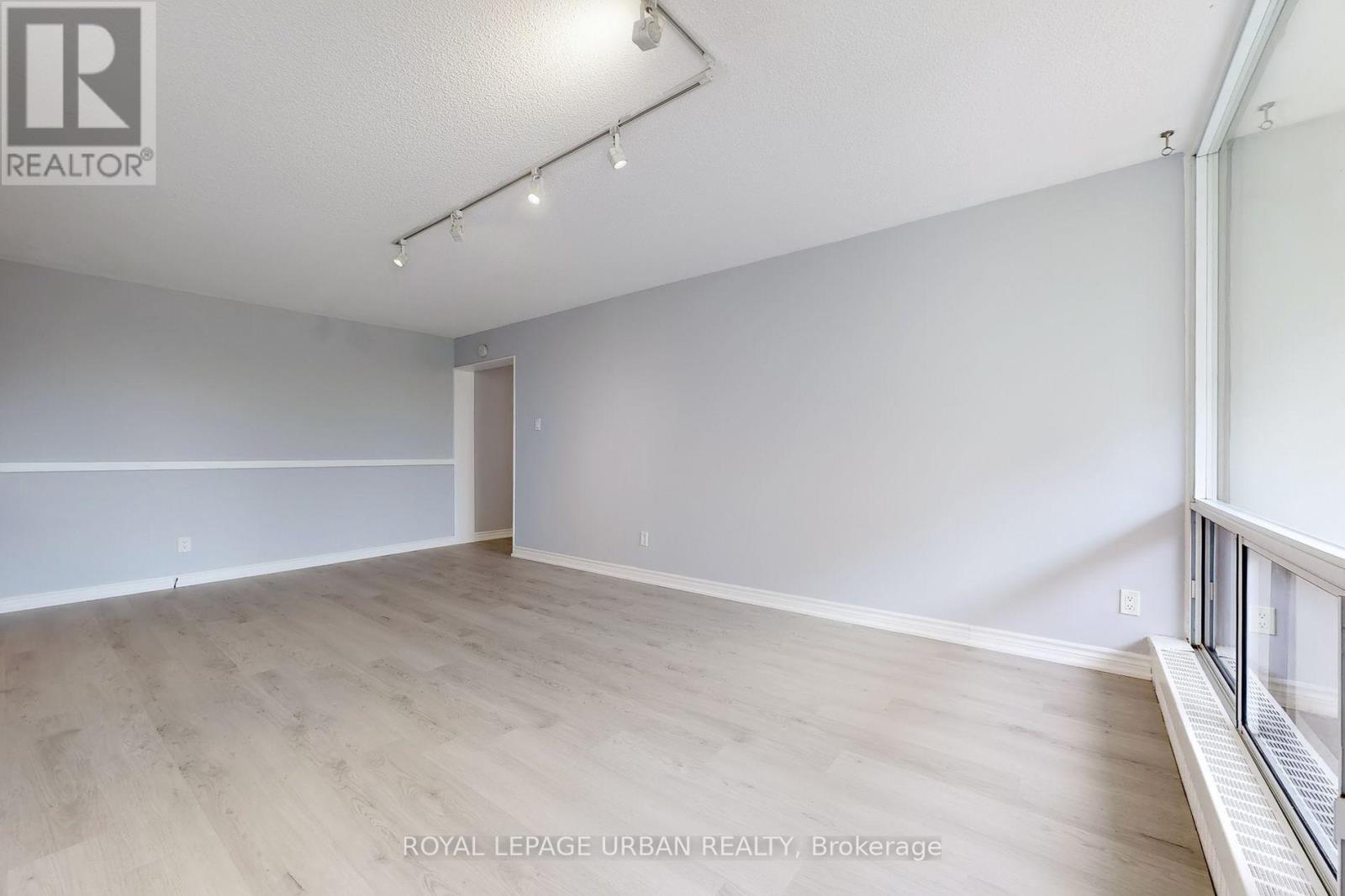 












102 - 20 SUNRISE AVENUE

,
Toronto,




Ontario
M4A2R2

