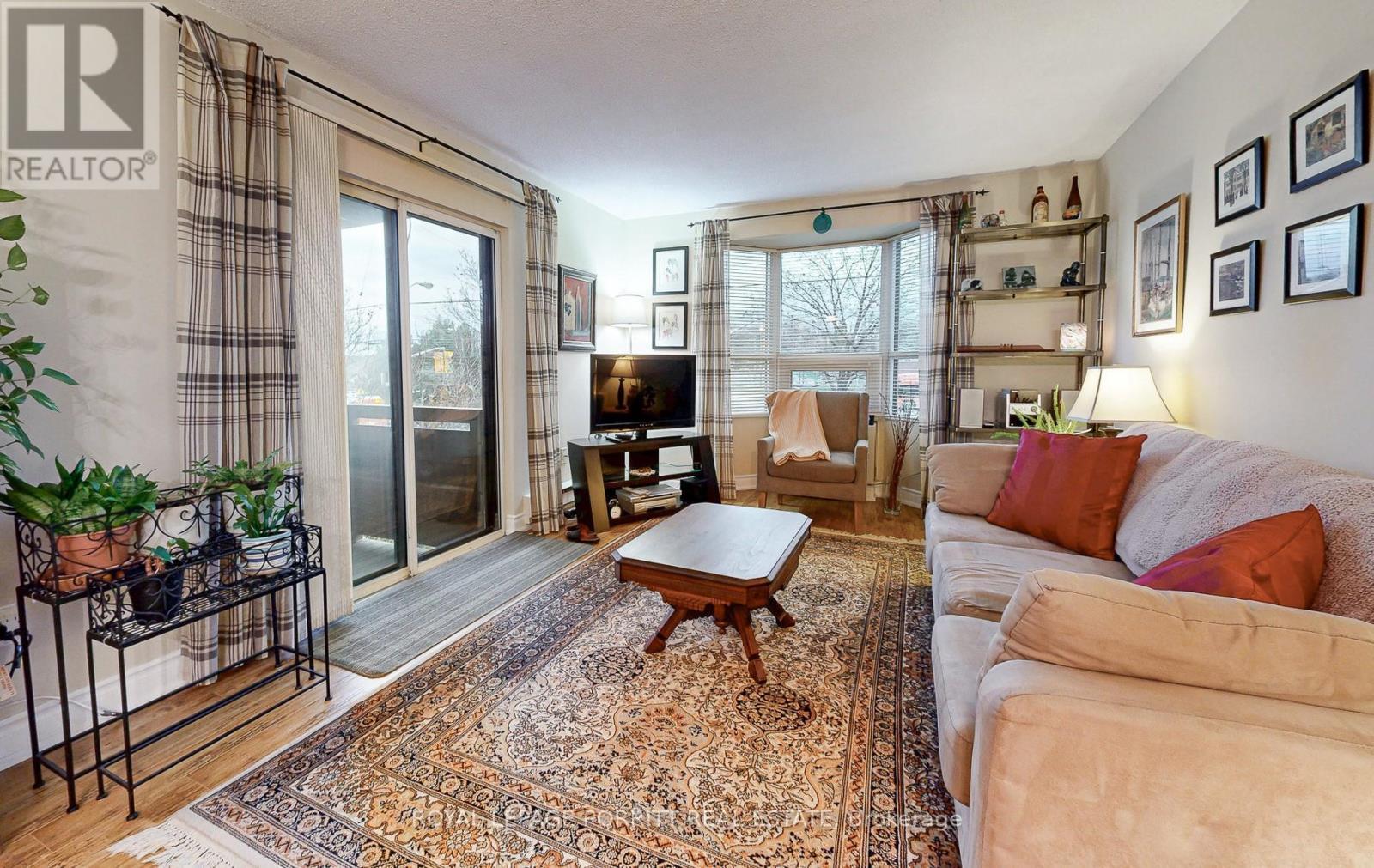 












208 - 3835 LAKE SHORE BOULEVARD W

,
Toronto,




Ontario
M8W1R2

