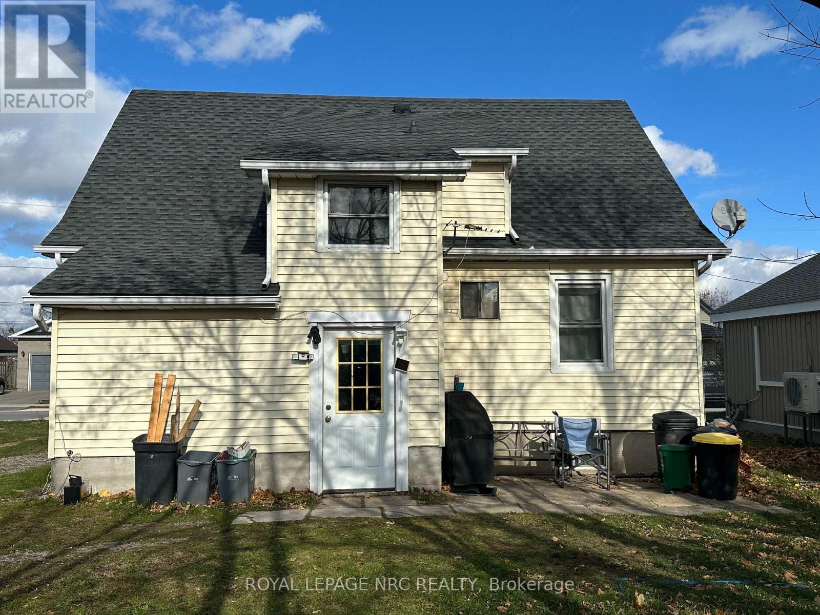 












86 IDYLEWYLDE STREET

,
Fort Erie (Central),




Ontario
L2A2L9

