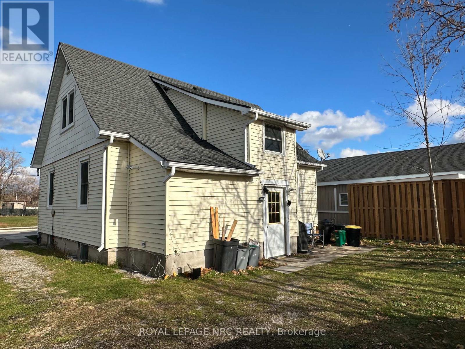 












86 IDYLEWYLDE STREET

,
Fort Erie (Central),




Ontario
L2A2L9

