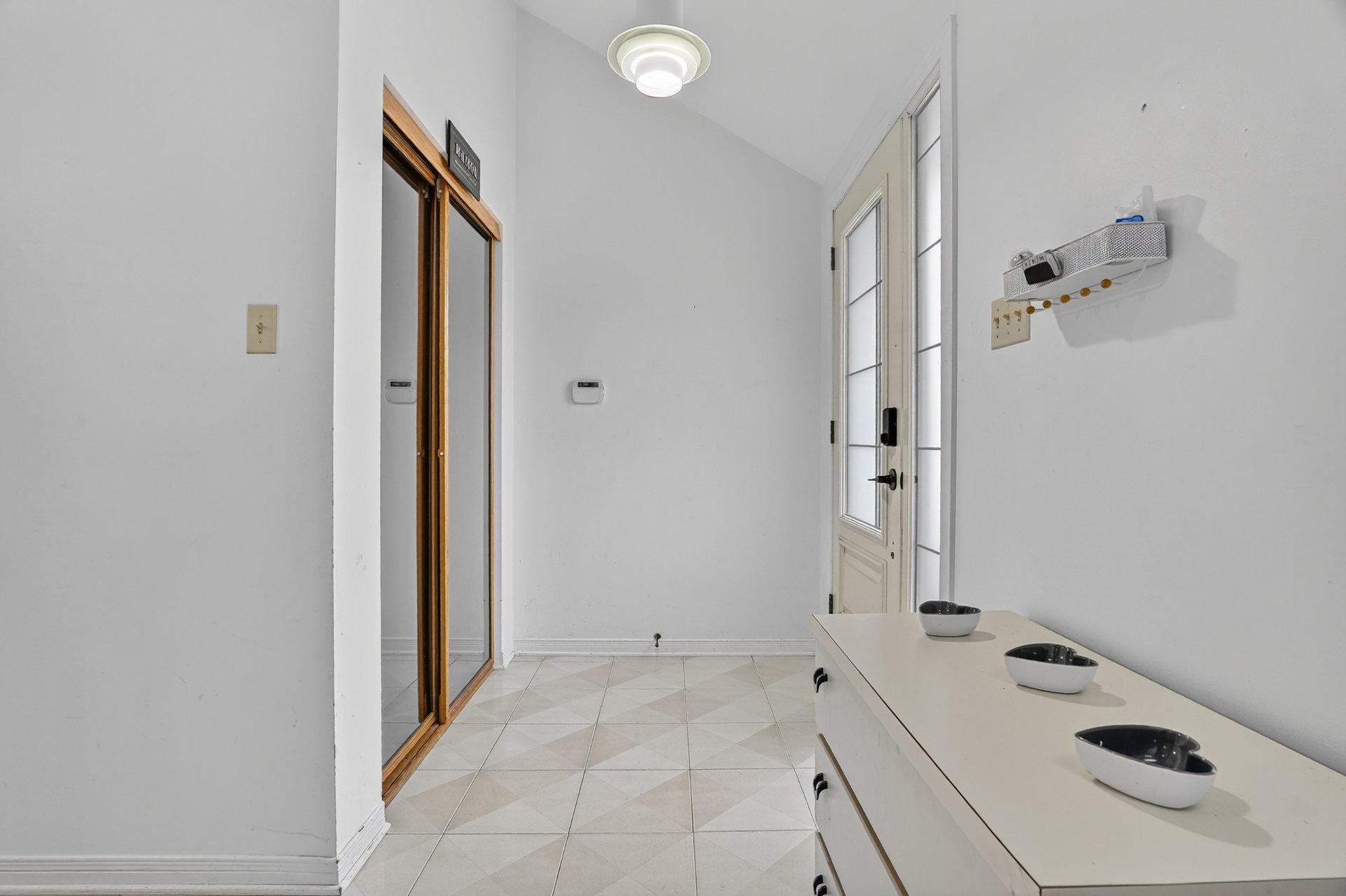 









560


Rue Maugue

,
Montréal (L'Île-Bizard/Sainte-Geneviève),




QC
H9C2T4

