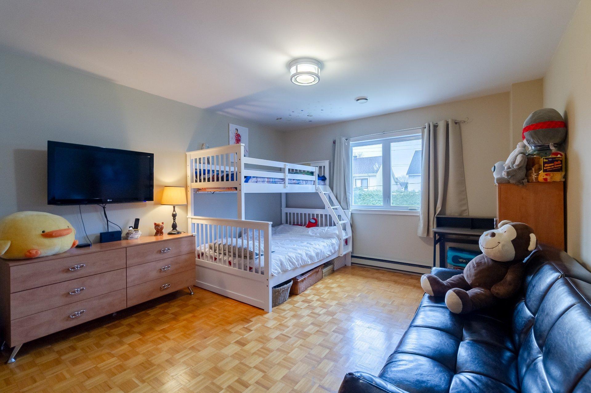 









895


Rue Ravel

,
Brossard,




QC
J4X2L3

