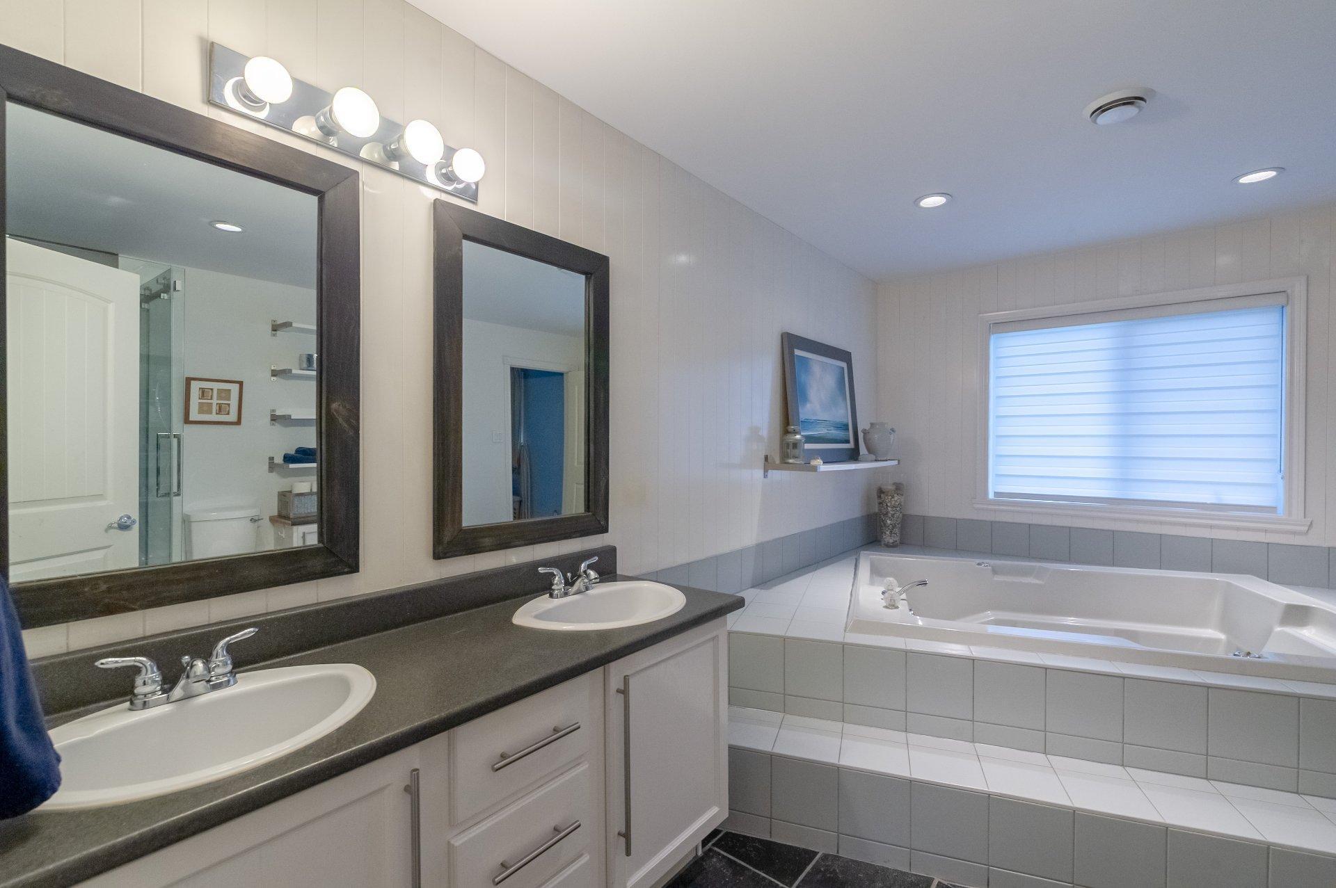 









895


Rue Ravel

,
Brossard,




QC
J4X2L3

