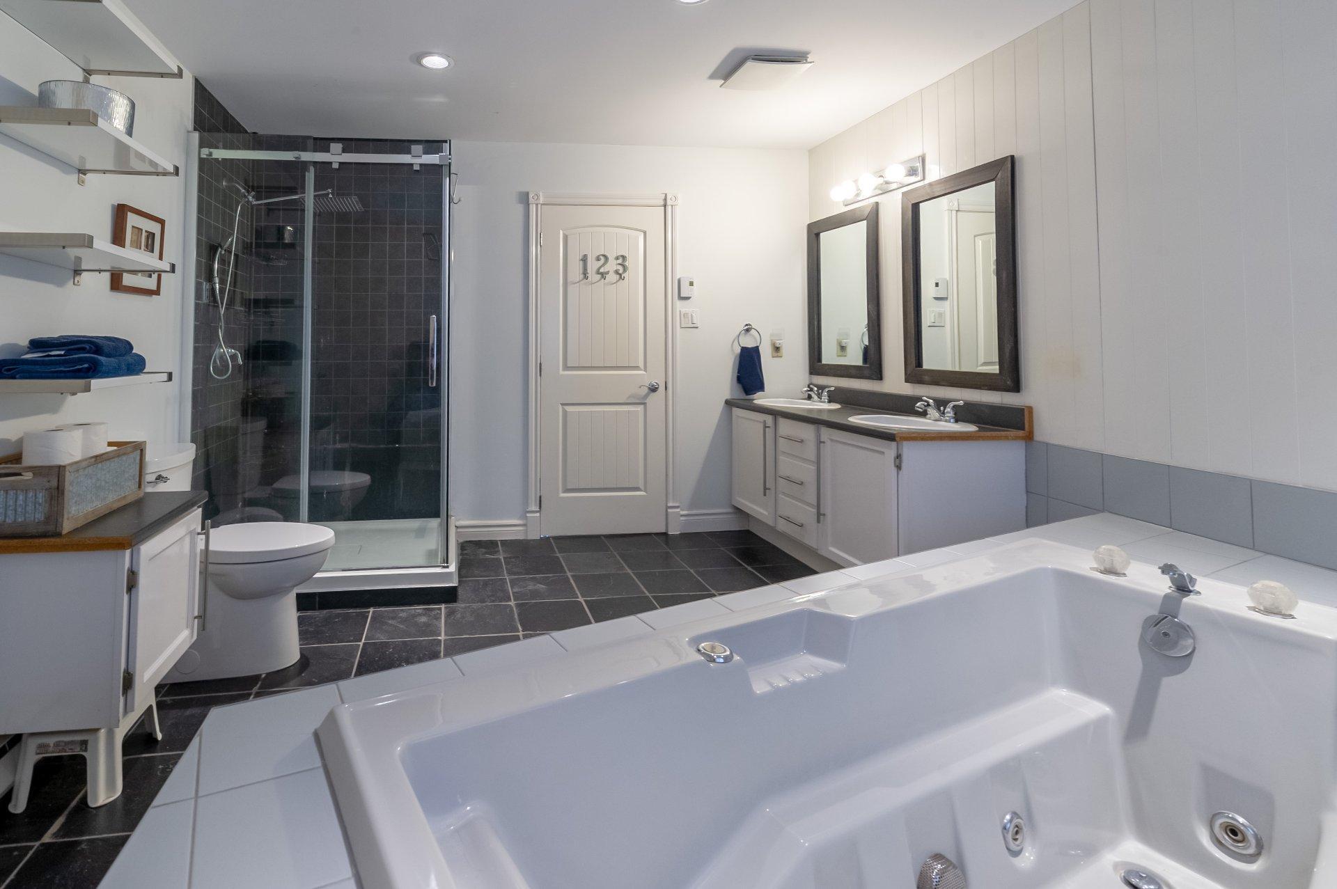 









895


Rue Ravel

,
Brossard,




QC
J4X2L3

