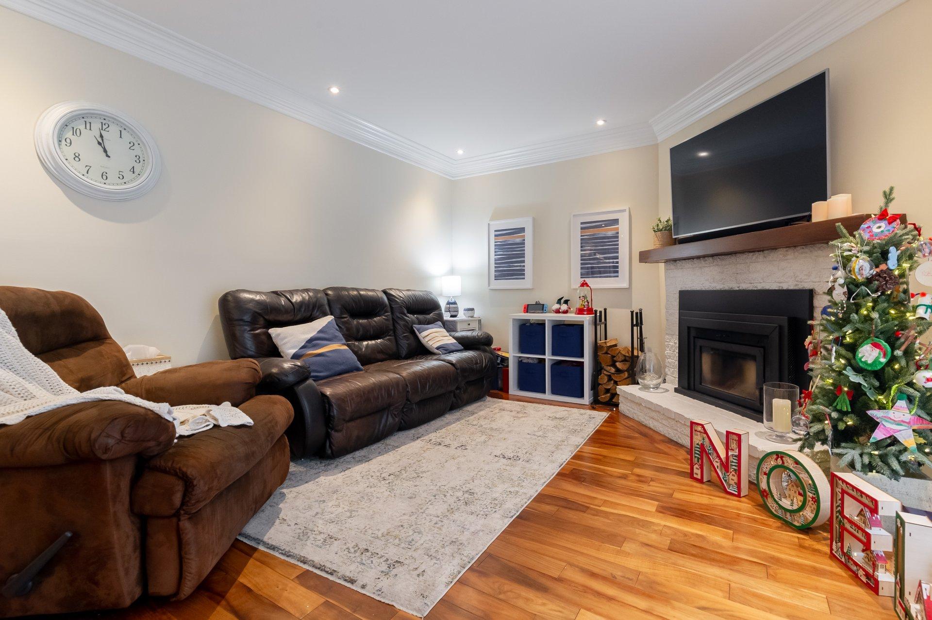 









895


Rue Ravel

,
Brossard,




QC
J4X2L3

