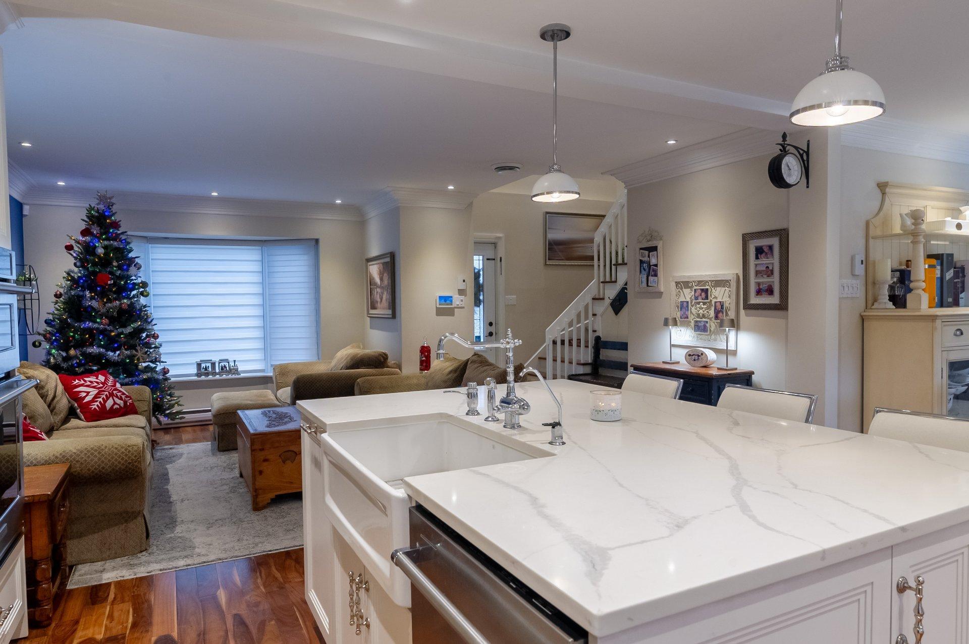 









895


Rue Ravel

,
Brossard,




QC
J4X2L3

