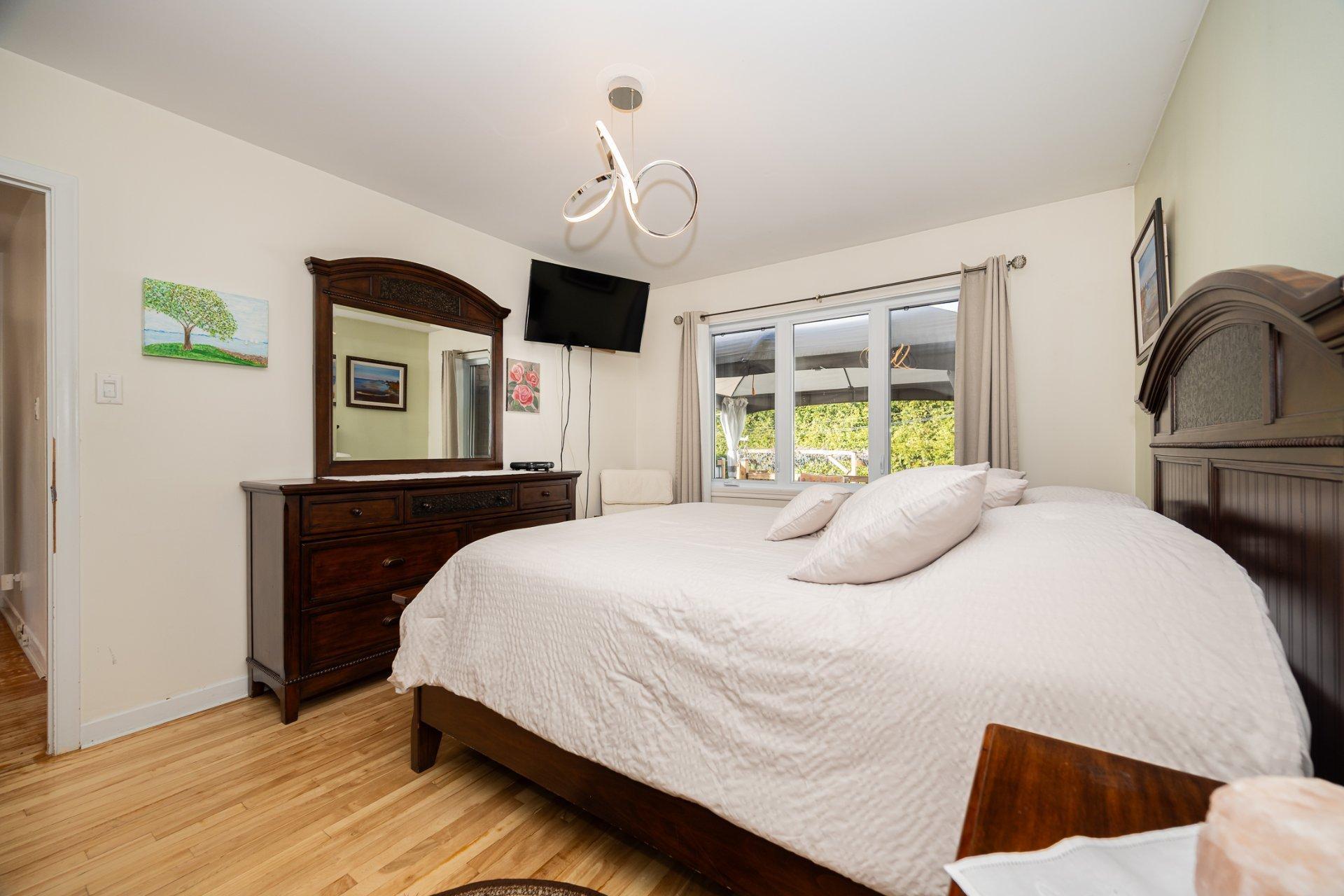 









4517


8e Rue

,
Laval (Chomedey),




QC
H7W2A3

