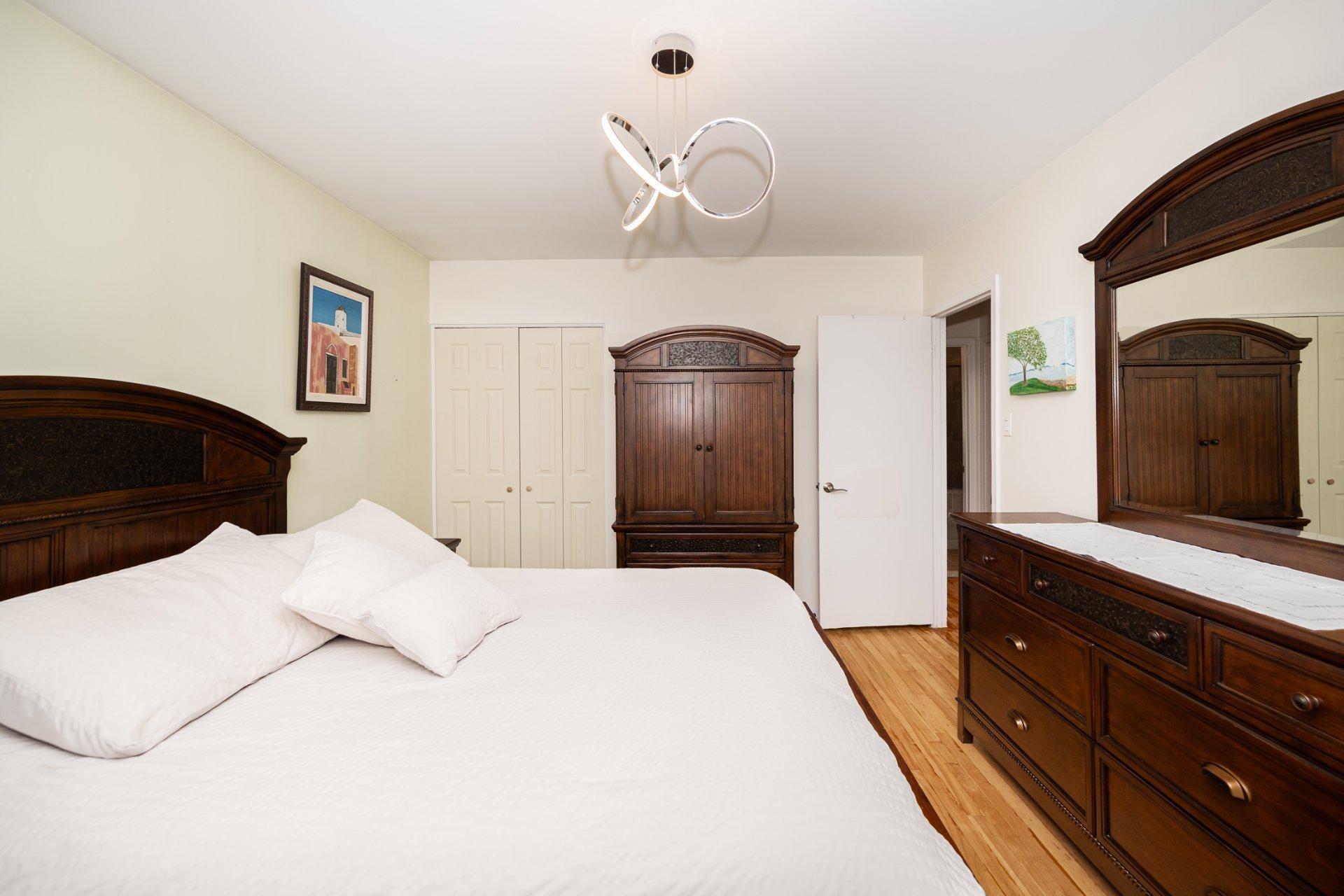 









4517


8e Rue

,
Laval (Chomedey),




QC
H7W2A3

