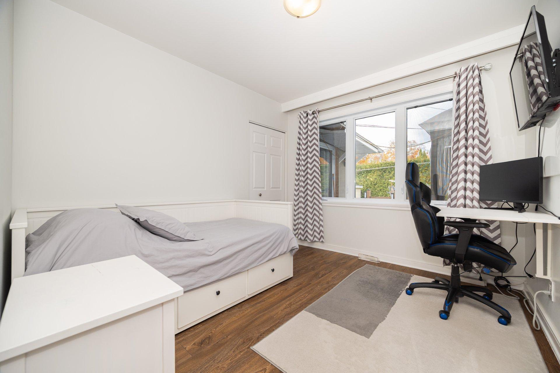 









4517


8e Rue

,
Laval (Chomedey),




QC
H7W2A3

