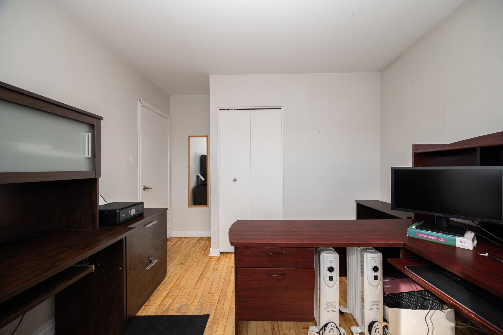 









4517


8e Rue

,
Laval (Chomedey),




QC
H7W2A3

