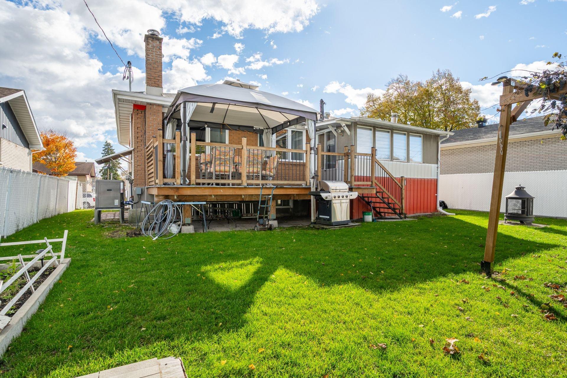 









4517


8e Rue

,
Laval (Chomedey),




QC
H7W2A3

