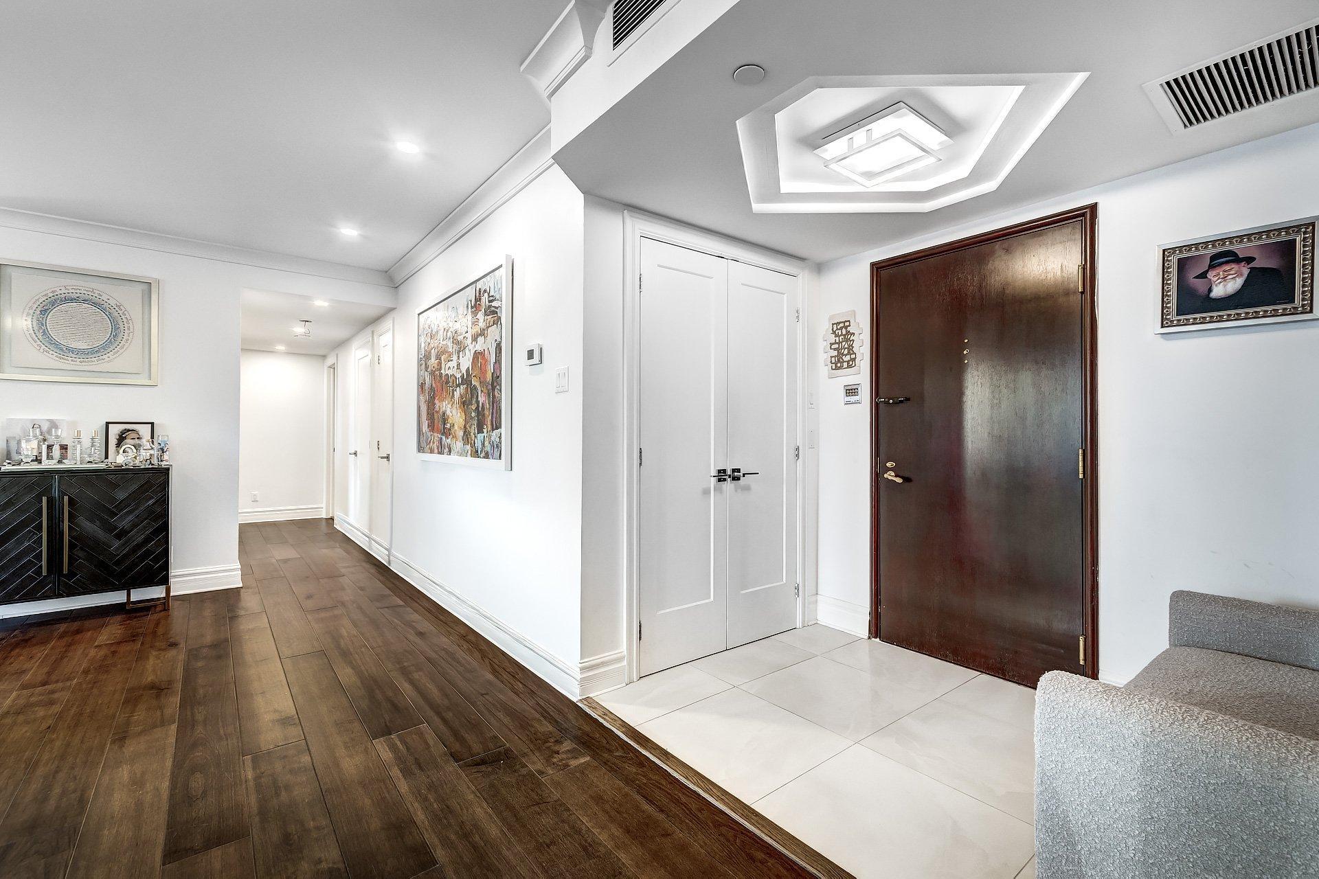 









5850


Av. Marc-Chagall

, 303,
Côte-Saint-Luc,




QC
H4M3H2

