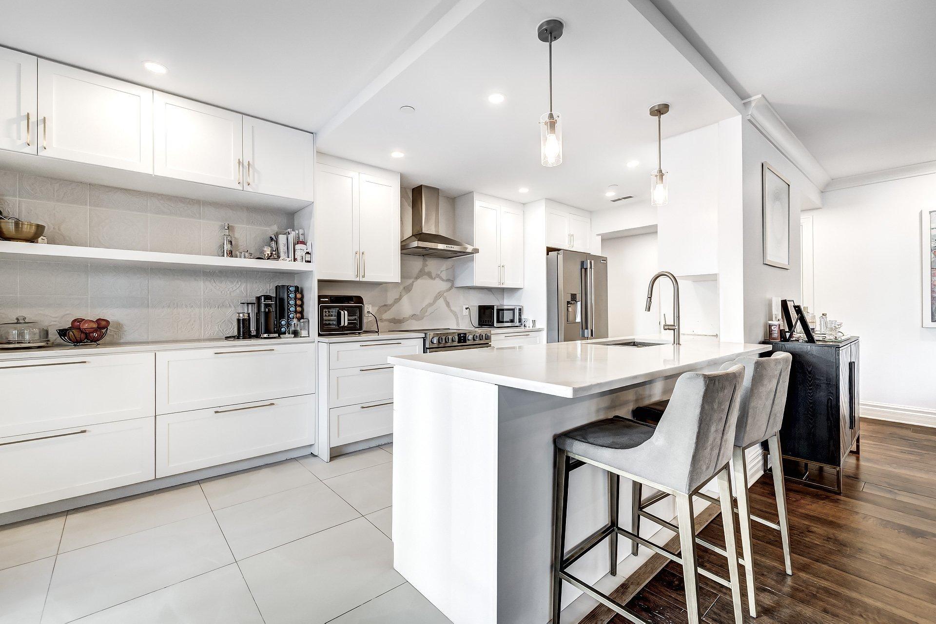 









5850


Av. Marc-Chagall

, 303,
Côte-Saint-Luc,




QC
H4M3H2

