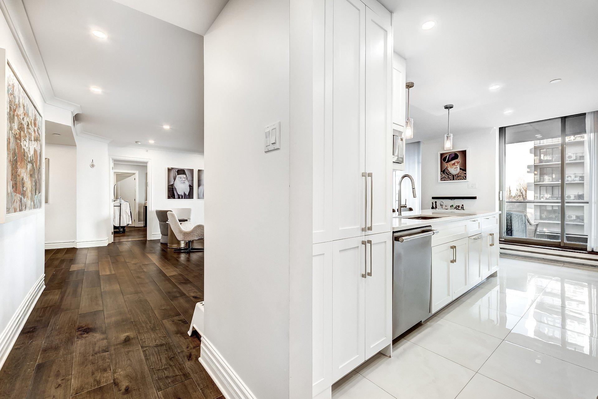 









5850


Av. Marc-Chagall

, 303,
Côte-Saint-Luc,




QC
H4M3H2

