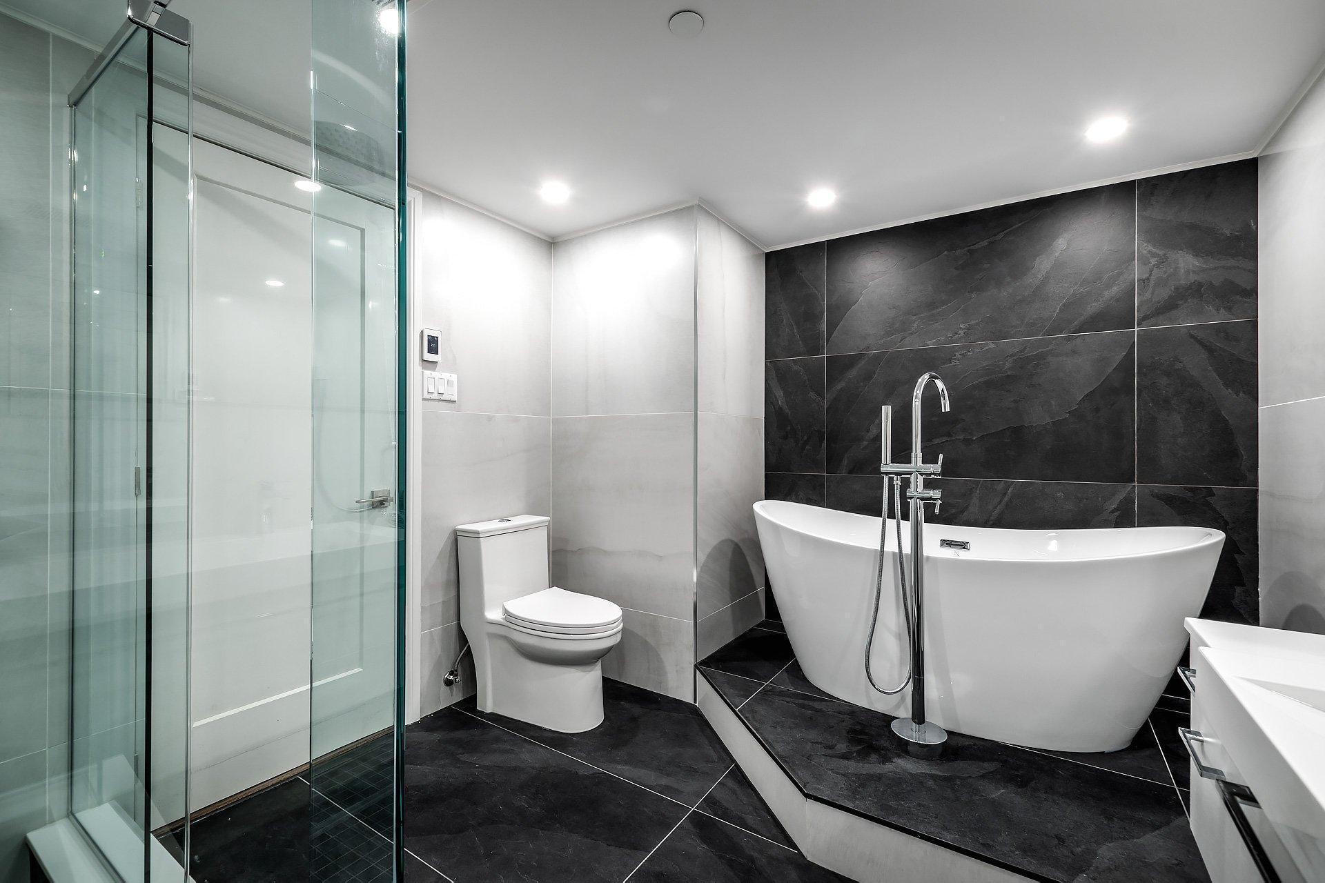 









5850


Av. Marc-Chagall

, 303,
Côte-Saint-Luc,




QC
H4M3H2

