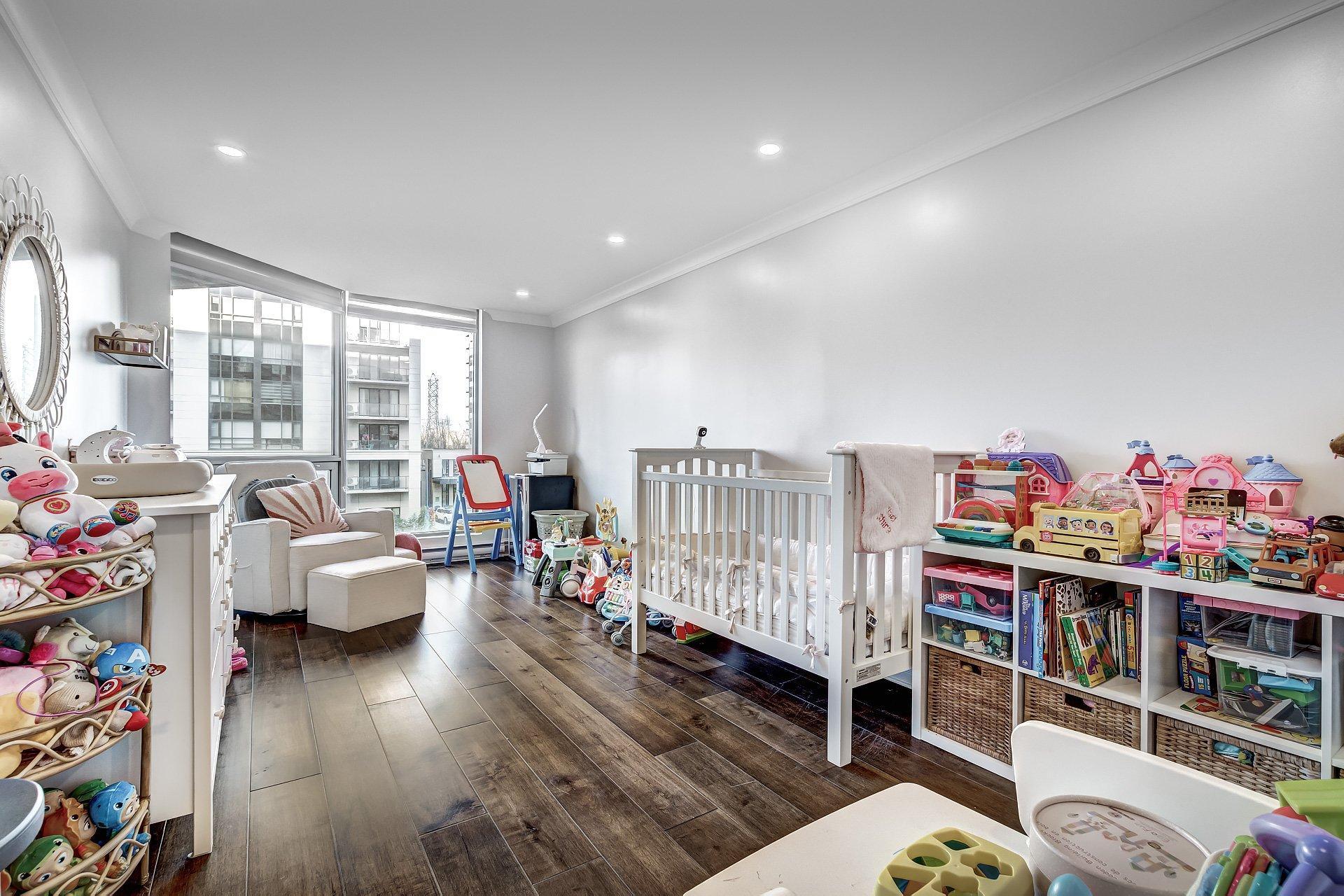 









5850


Av. Marc-Chagall

, 303,
Côte-Saint-Luc,




QC
H4M3H2

