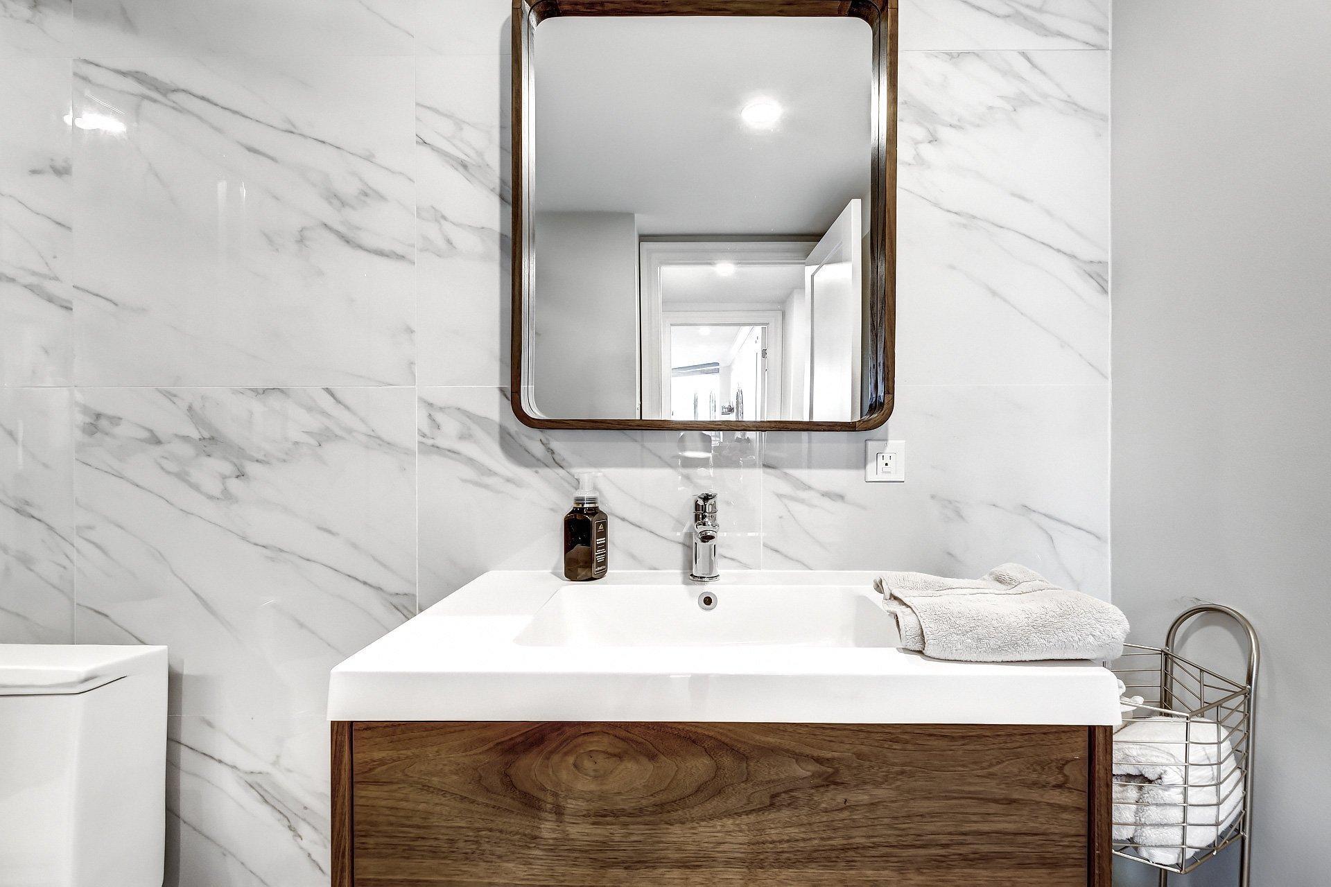 









5850


Av. Marc-Chagall

, 303,
Côte-Saint-Luc,




QC
H4M3H2

