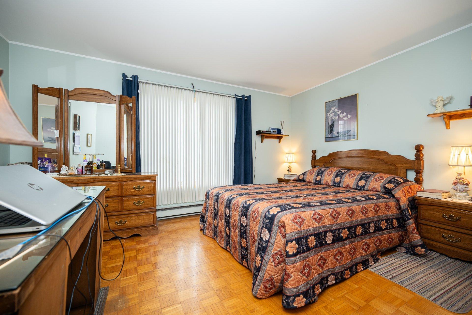 









1305


Ch. du Bord-de-l'Eau

, 3,
Laval (Sainte-Dorothée),




QC
H7X1B9

