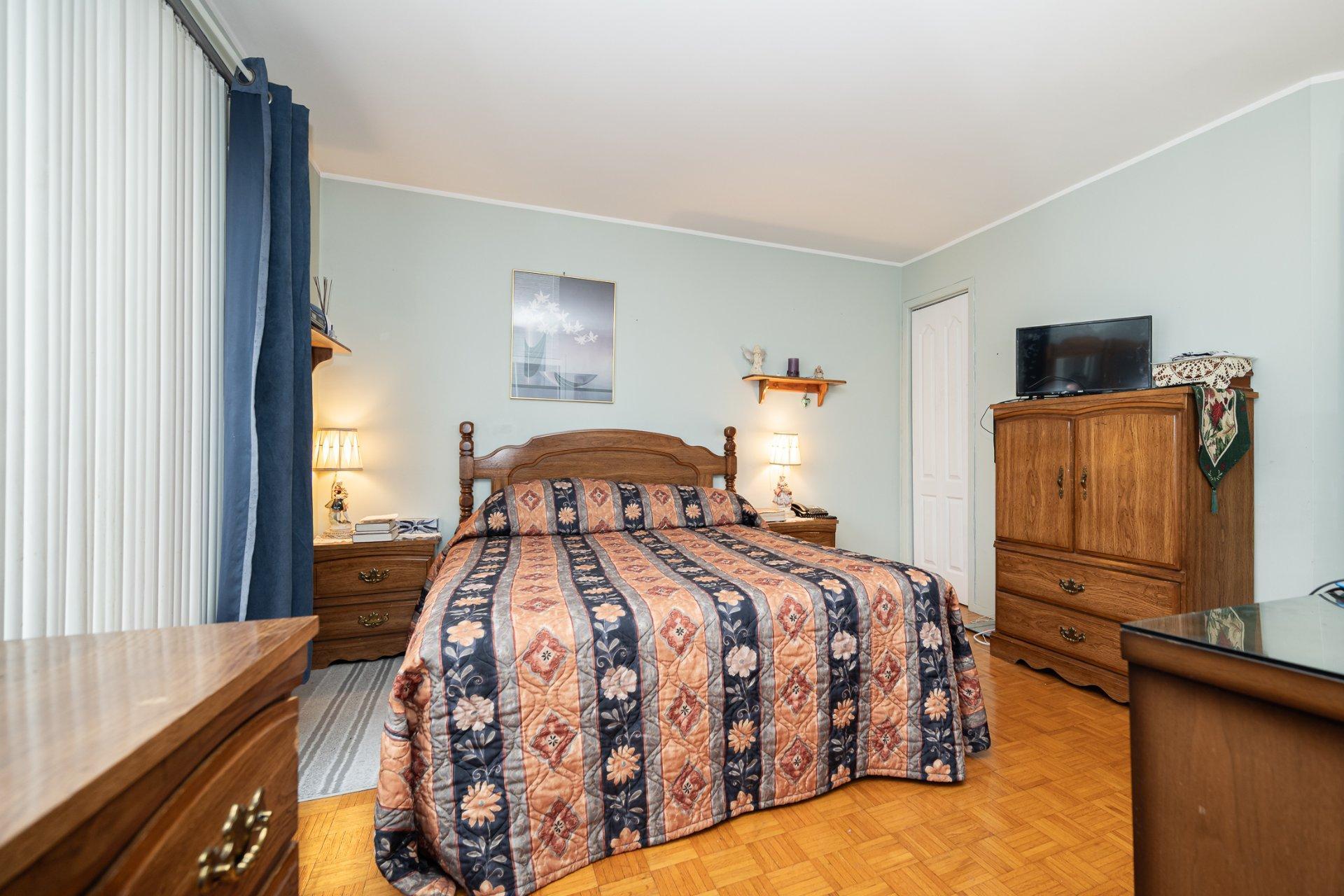 









1305


Ch. du Bord-de-l'Eau

, 3,
Laval (Sainte-Dorothée),




QC
H7X1B9

