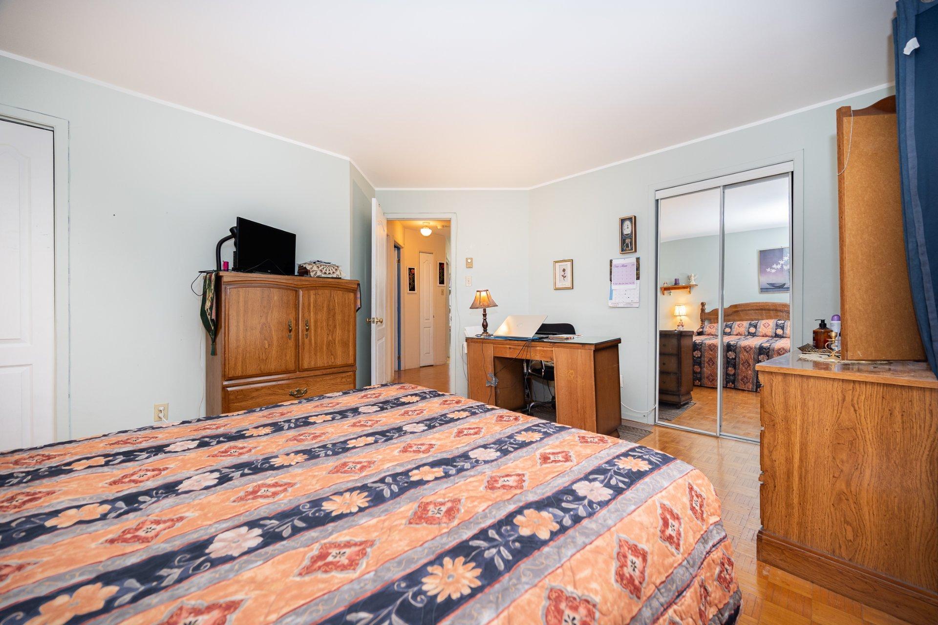 









1305


Ch. du Bord-de-l'Eau

, 3,
Laval (Sainte-Dorothée),




QC
H7X1B9

