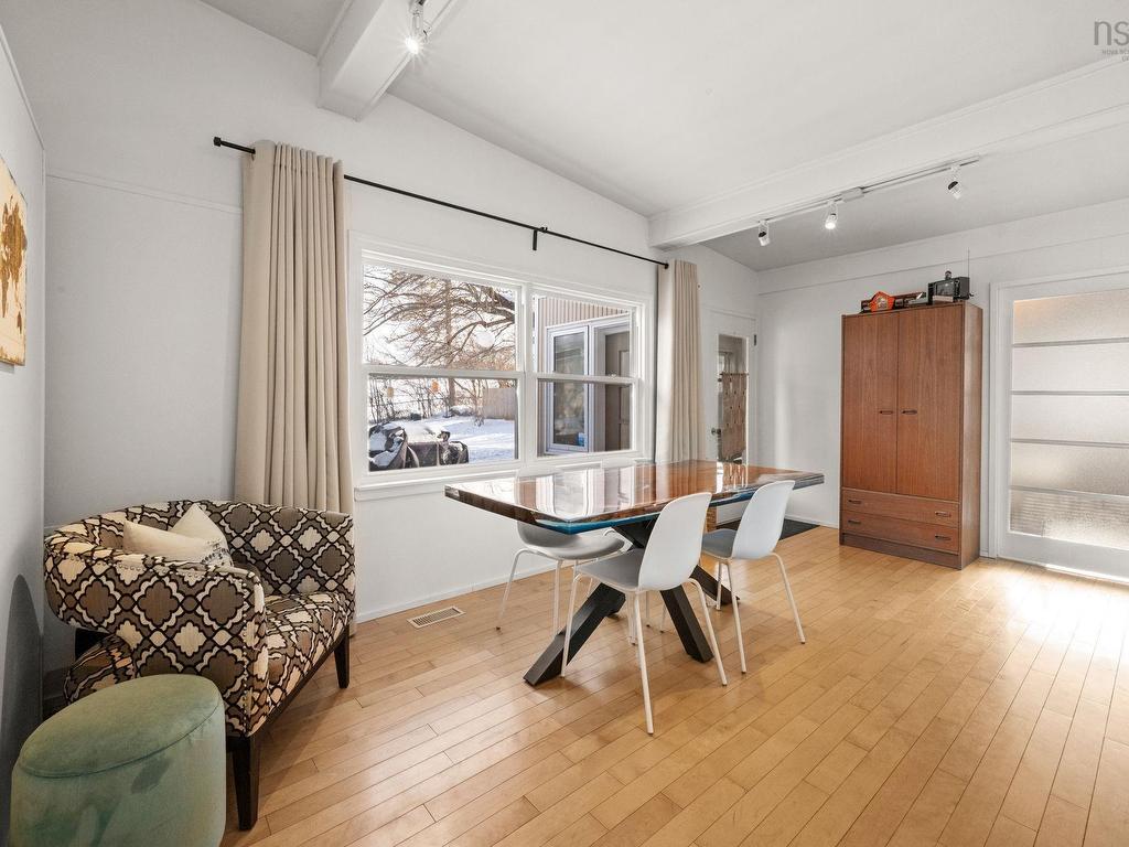 












6 Lavinia Street

,
Kentville,




NS
B4N 1V7

