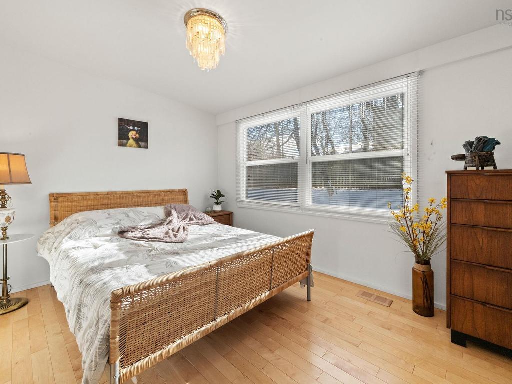 












6 Lavinia Street

,
Kentville,




NS
B4N 1V7

