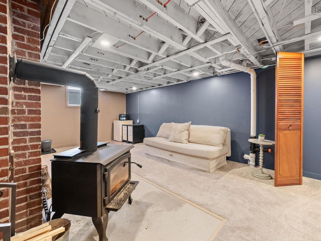 












6 Lavinia Street

,
Kentville,




NS
B4N 1V7

