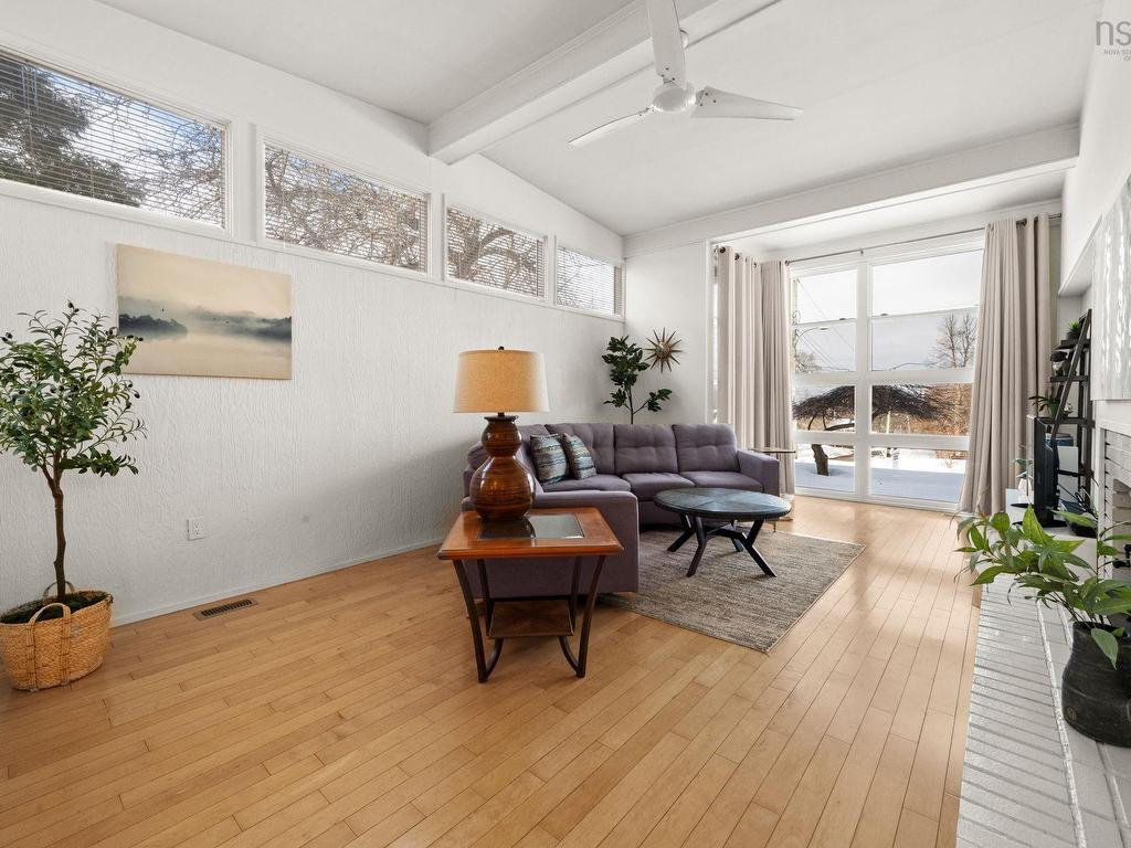 












6 Lavinia Street

,
Kentville,




NS
B4N 1V7

