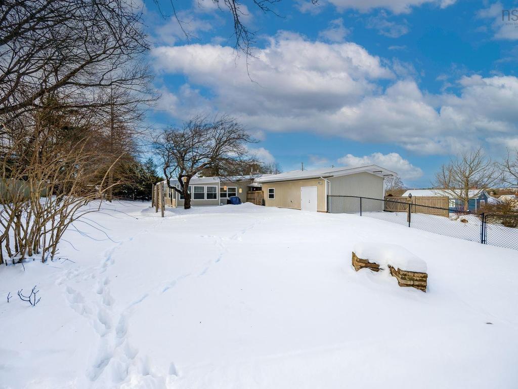 












6 Lavinia Street

,
Kentville,




NS
B4N 1V7

