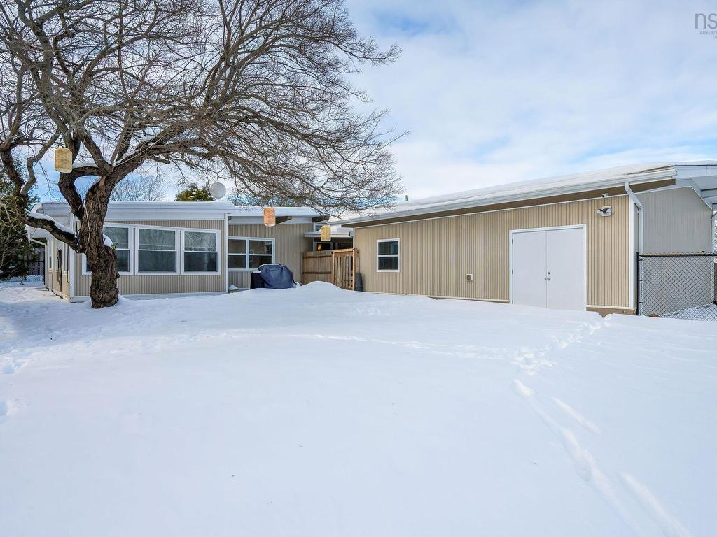 












6 Lavinia Street

,
Kentville,




NS
B4N 1V7

