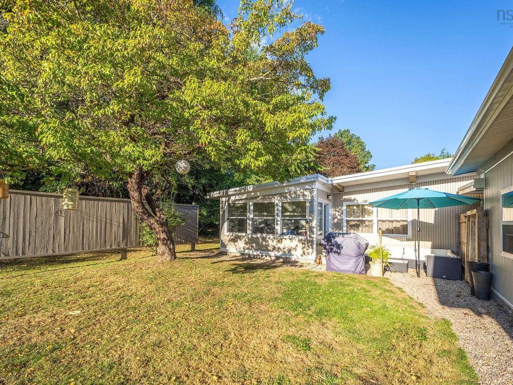 












6 Lavinia Street

,
Kentville,




NS
B4N 1V7

