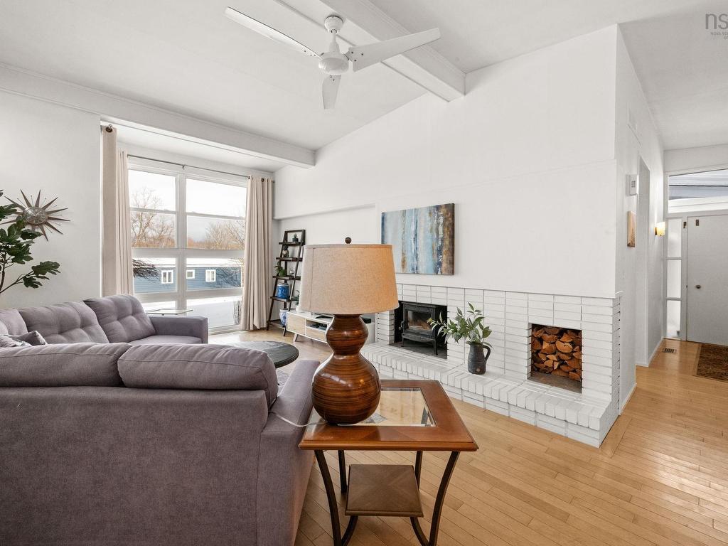 












6 Lavinia Street

,
Kentville,




NS
B4N 1V7

